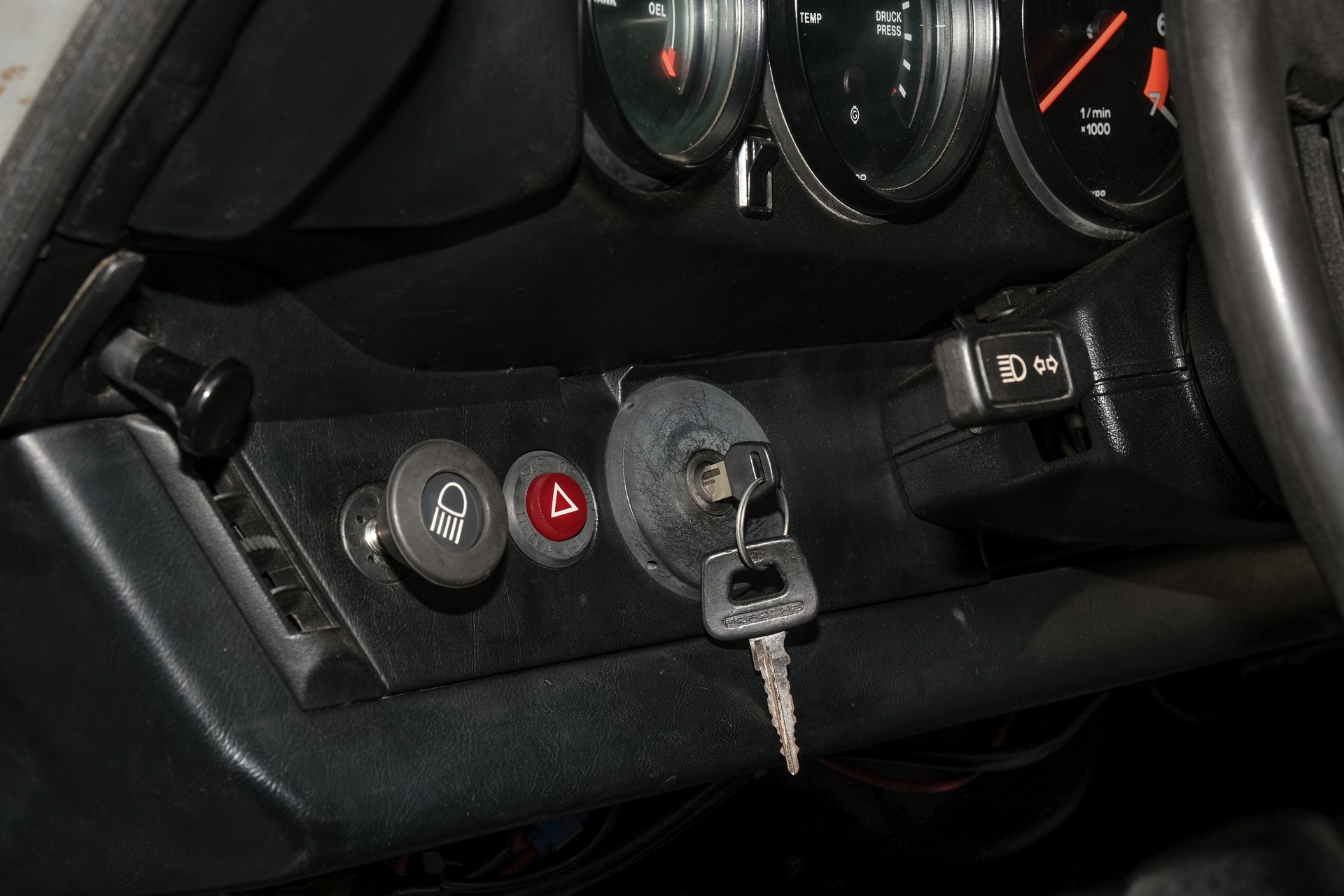 PORSCHE 911 SC-image-18