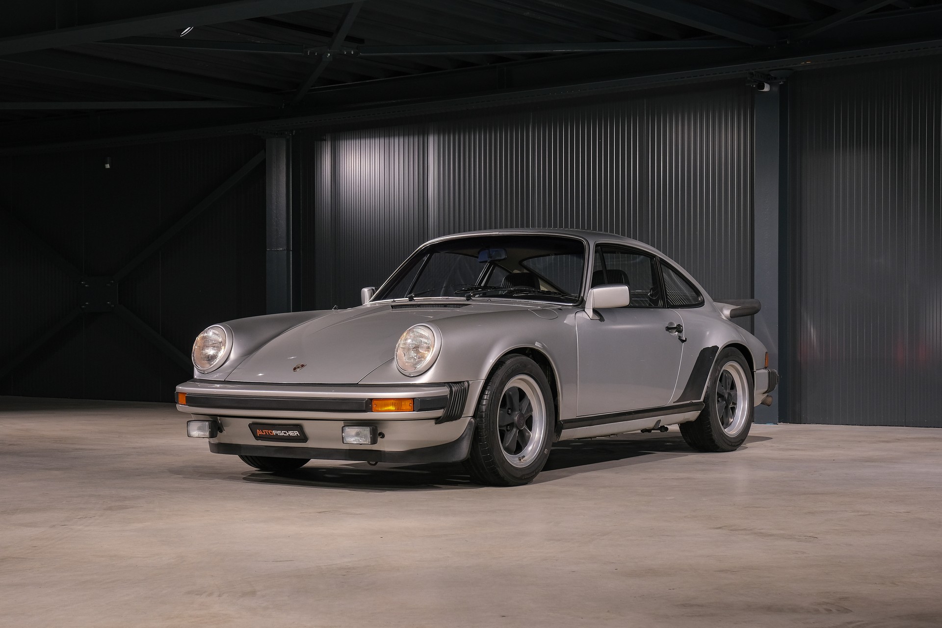 PORSCHE 911 SC-showroom-element-3