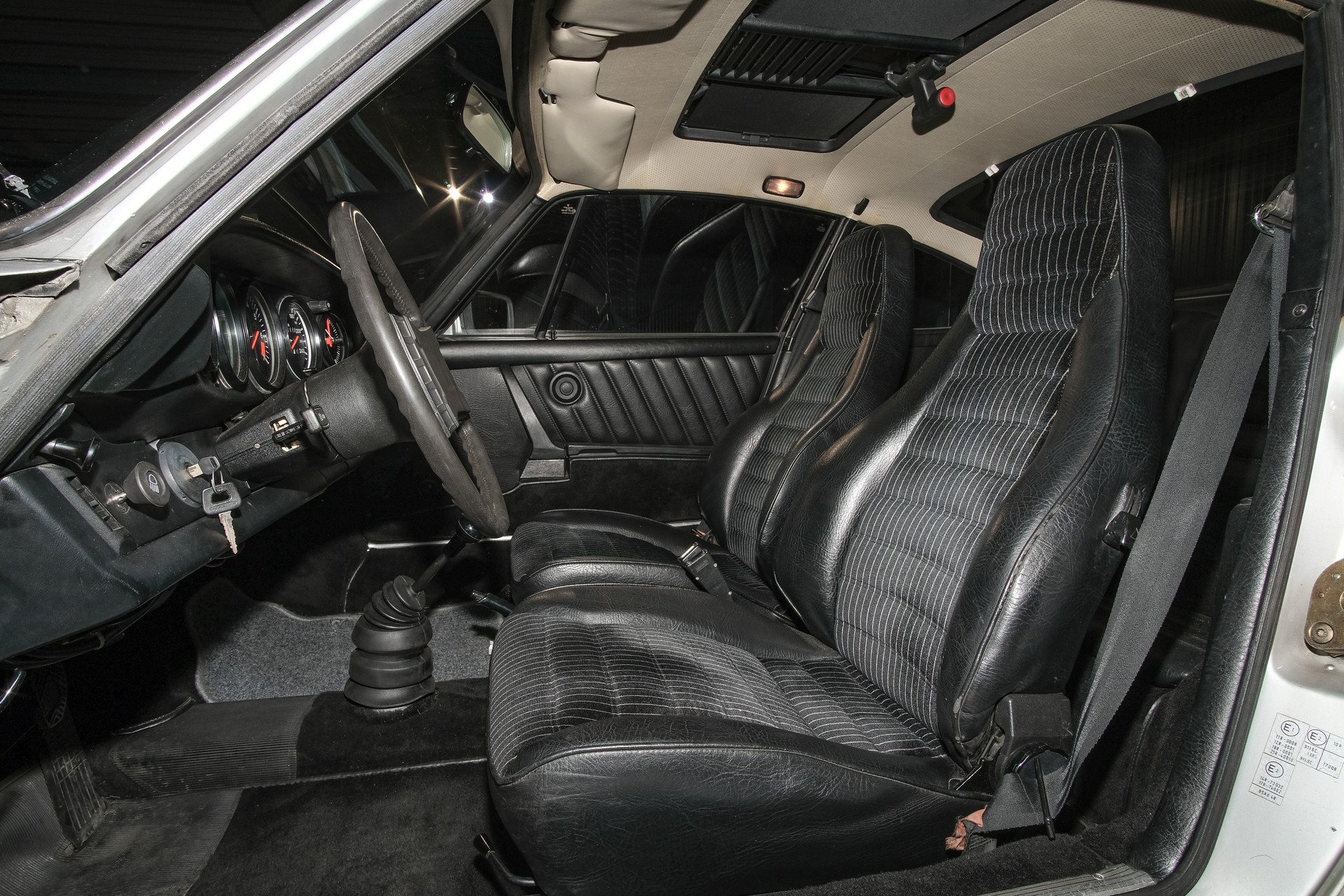 PORSCHE 911 SC-image-9