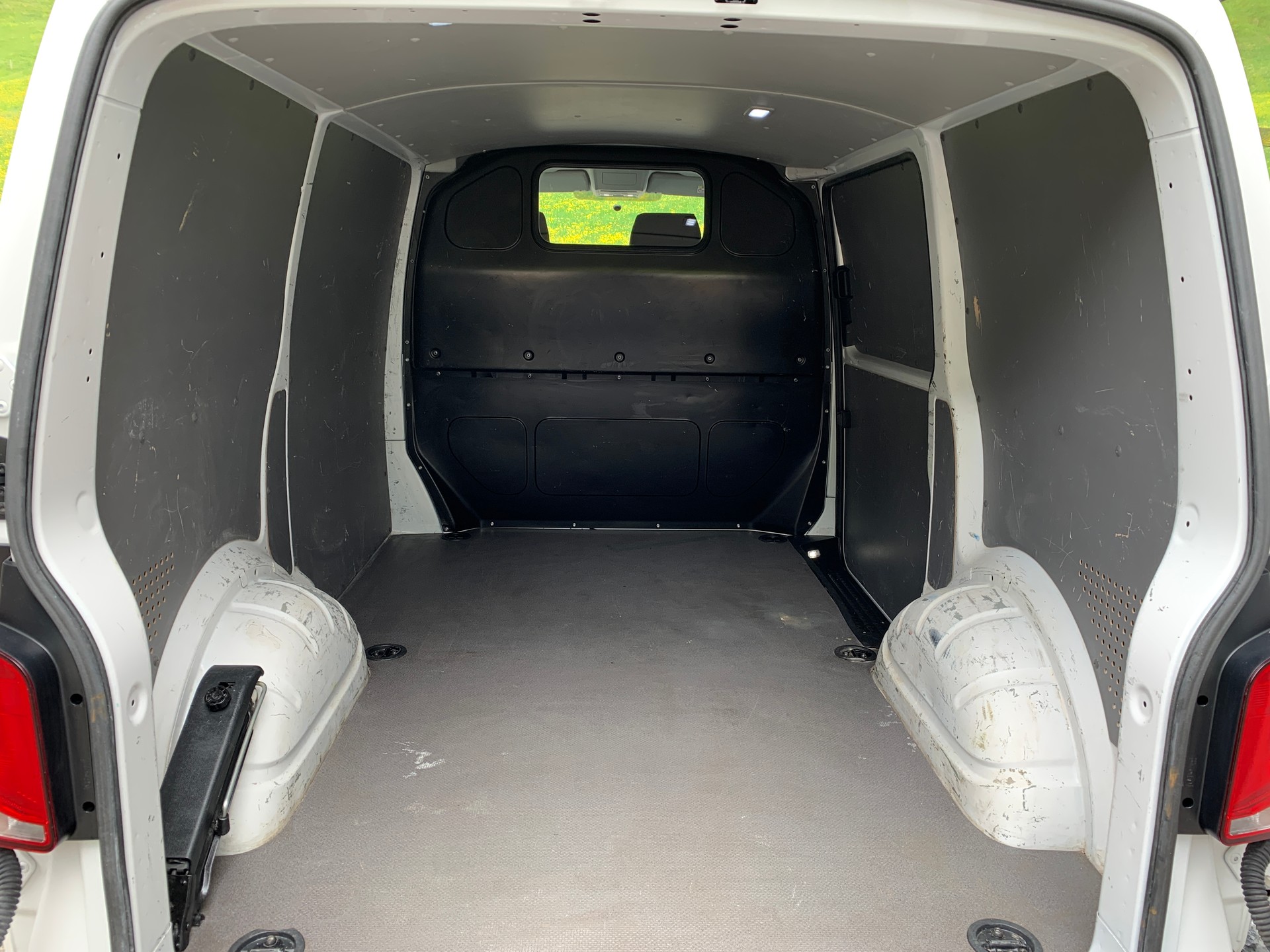 VW T6.1 2.0 TDI Entry-image-11