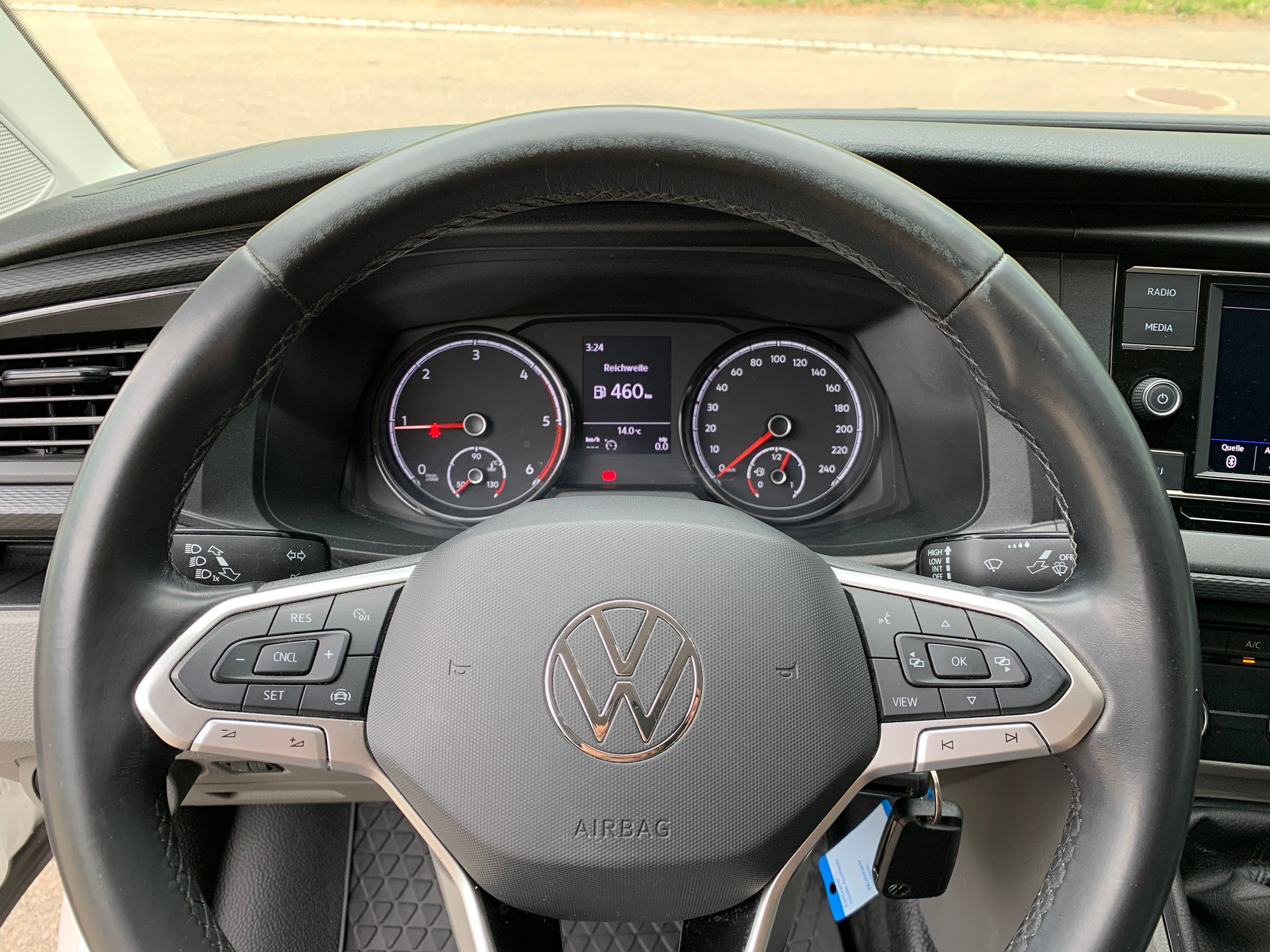 VW T6.1 2.0 TDI Entry-image-8