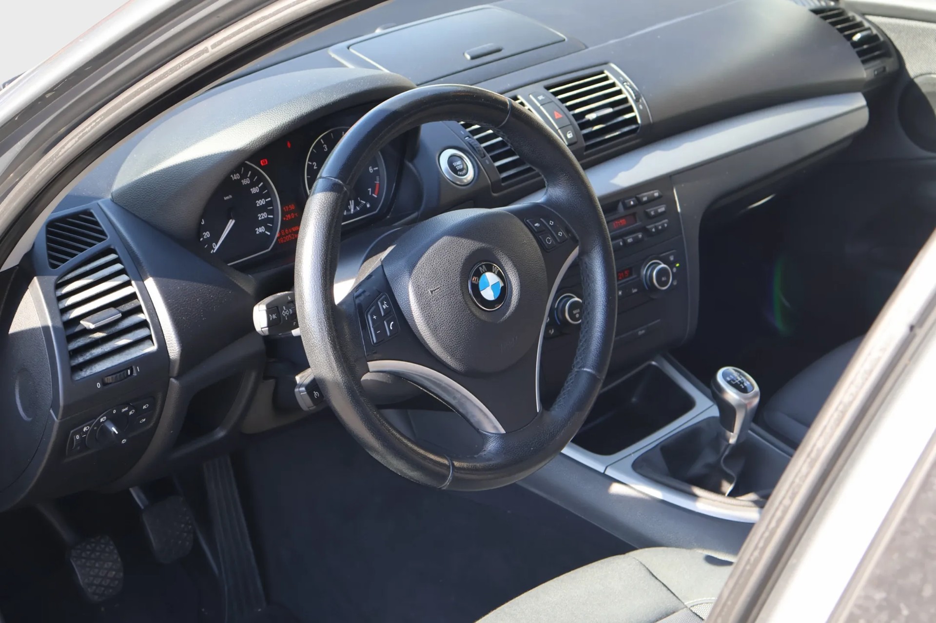 BMW 116i Sport-image-10