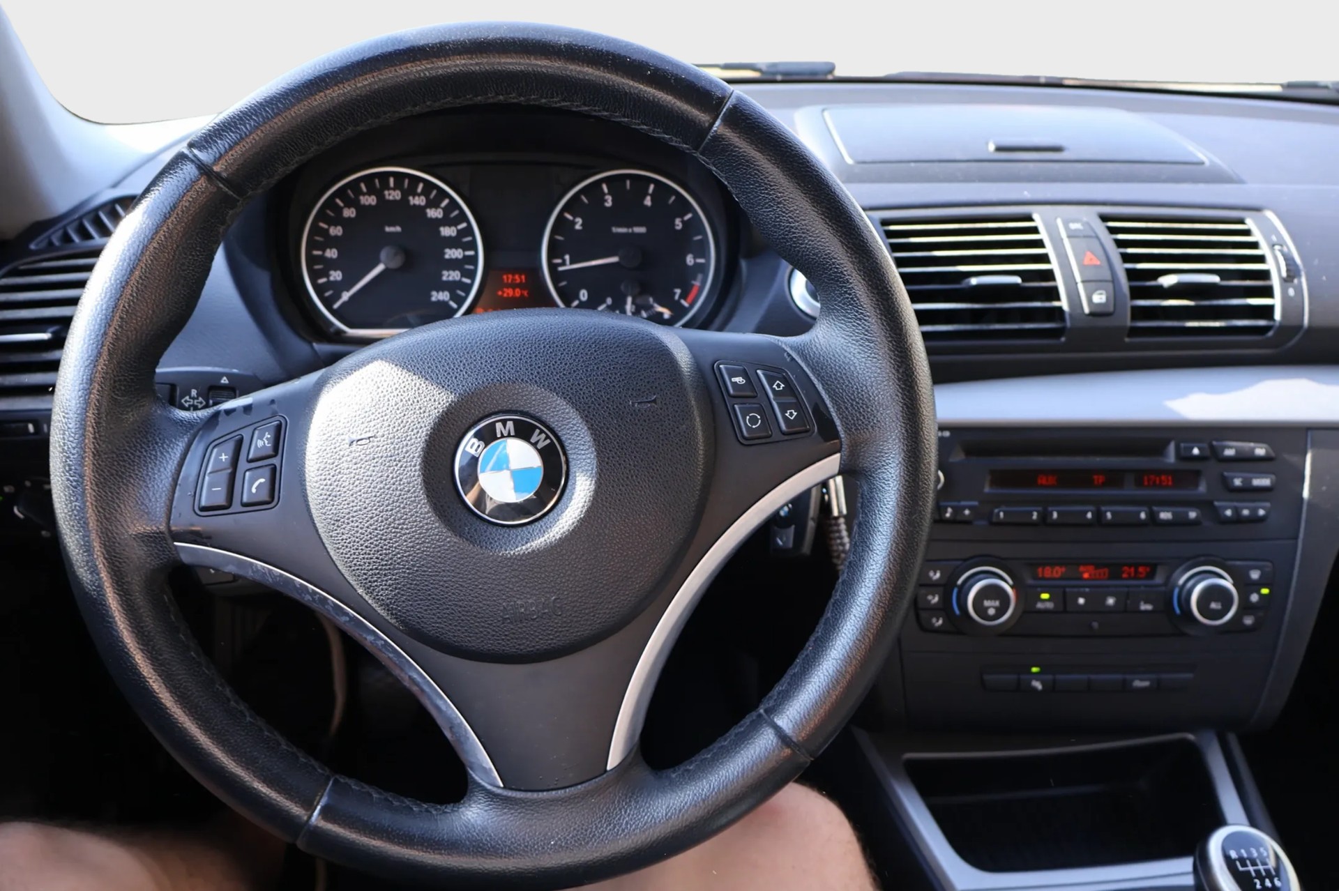 BMW 116i Sport-image-11
