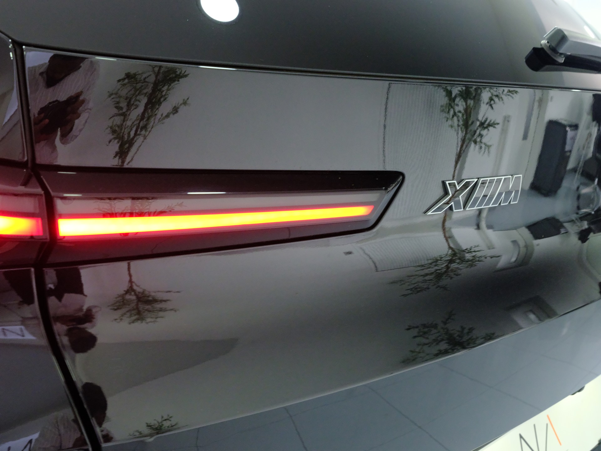 BMW XM xDrive 50e PHEV Steptronic-image-8