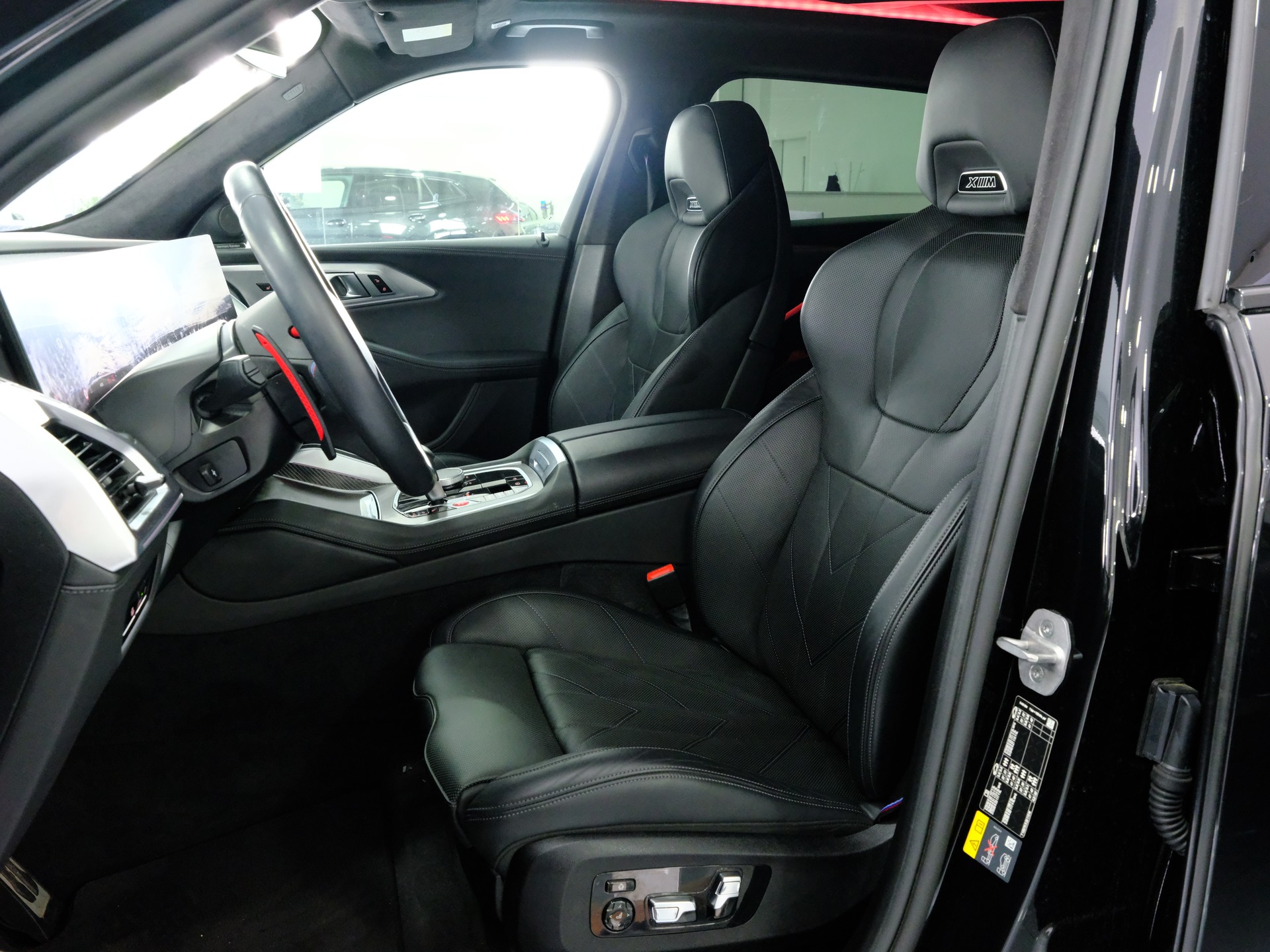 BMW XM xDrive 50e PHEV Steptronic-image-17