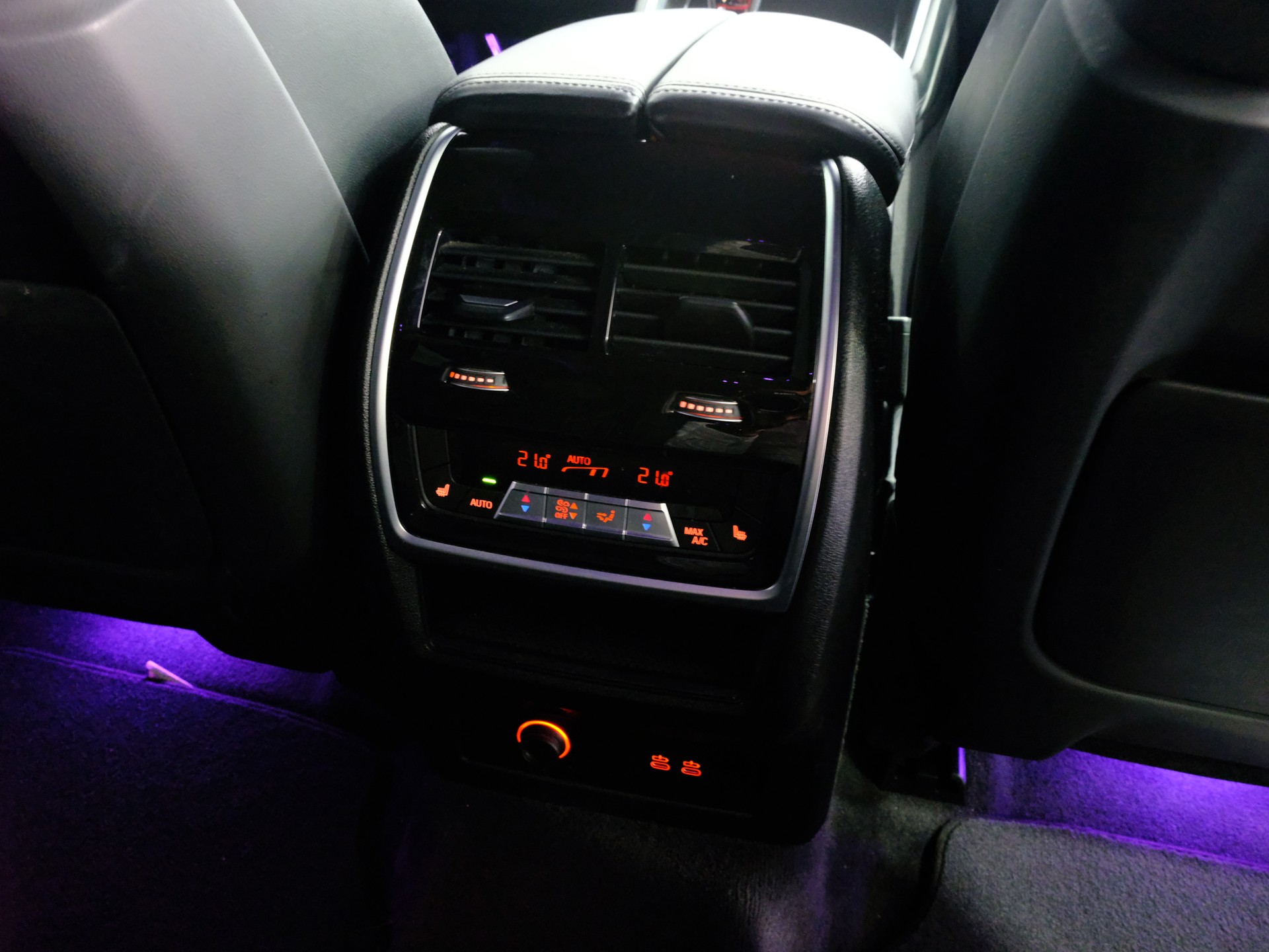 BMW XM xDrive 50e PHEV Steptronic-image-28