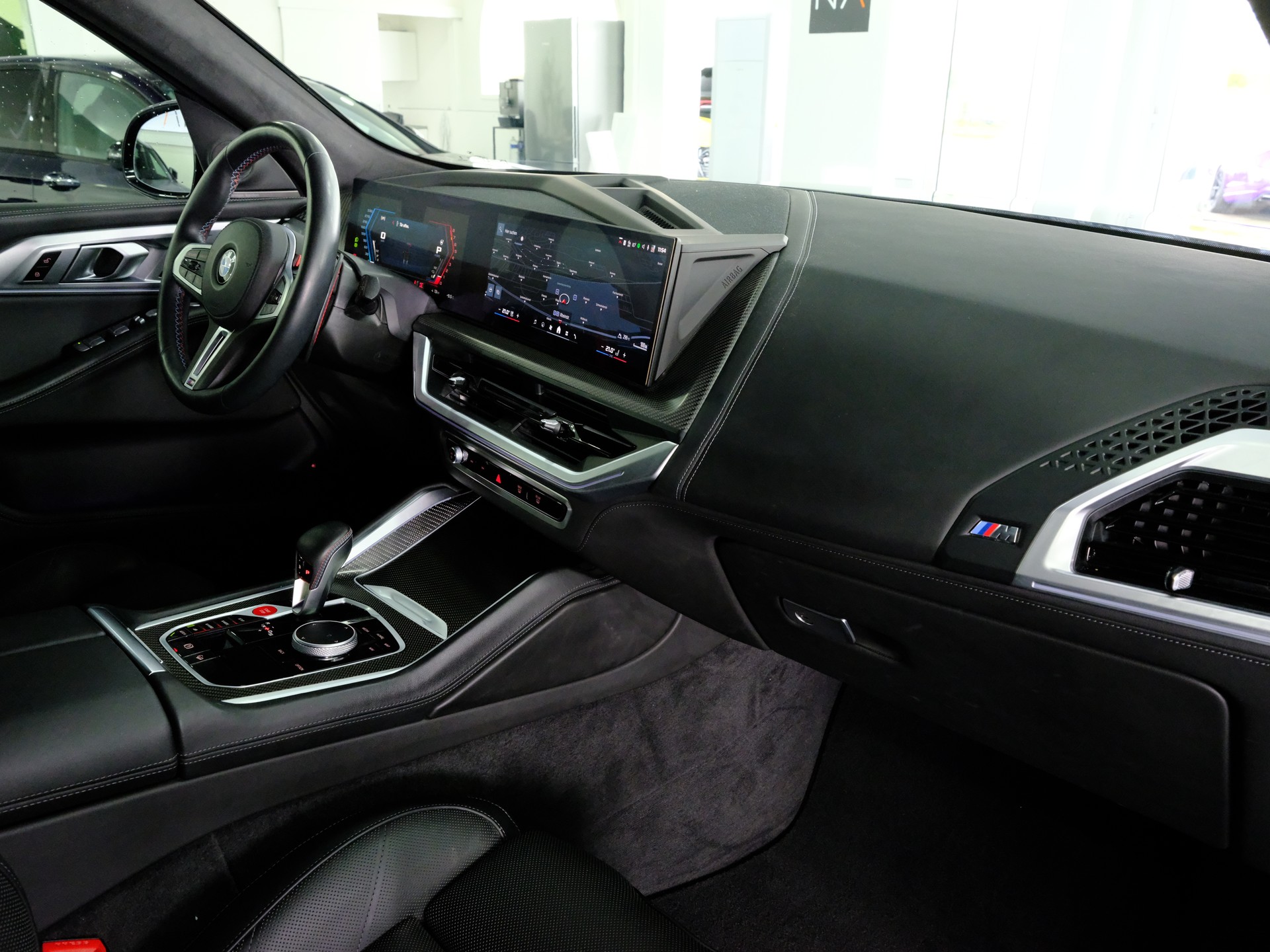 BMW XM xDrive 50e PHEV Steptronic-image-24