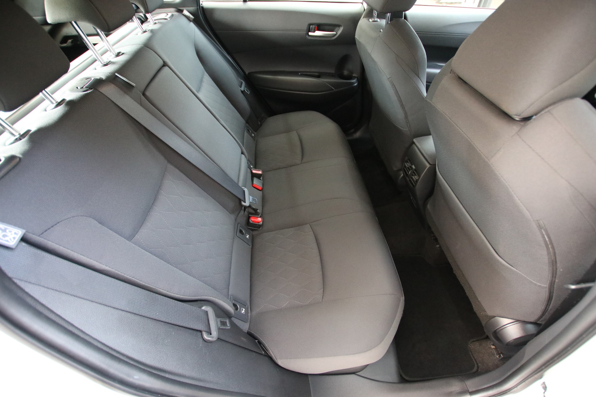 TOYOTA Corolla Cross 1.8 Trend e-CVT-image-14