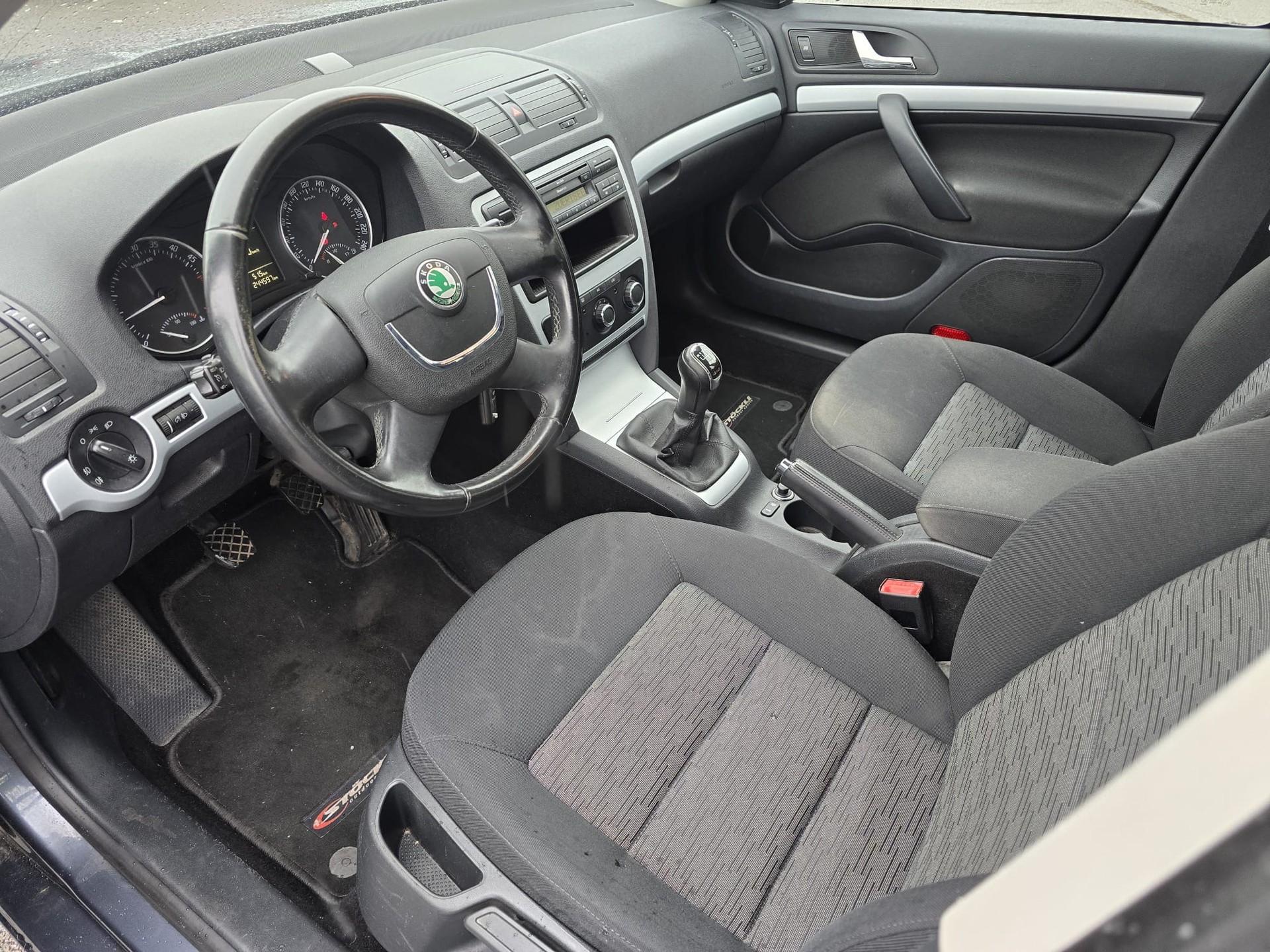 SKODA Octavia Combi 1.6 TDI Swiss Adventure 4x4-image-11