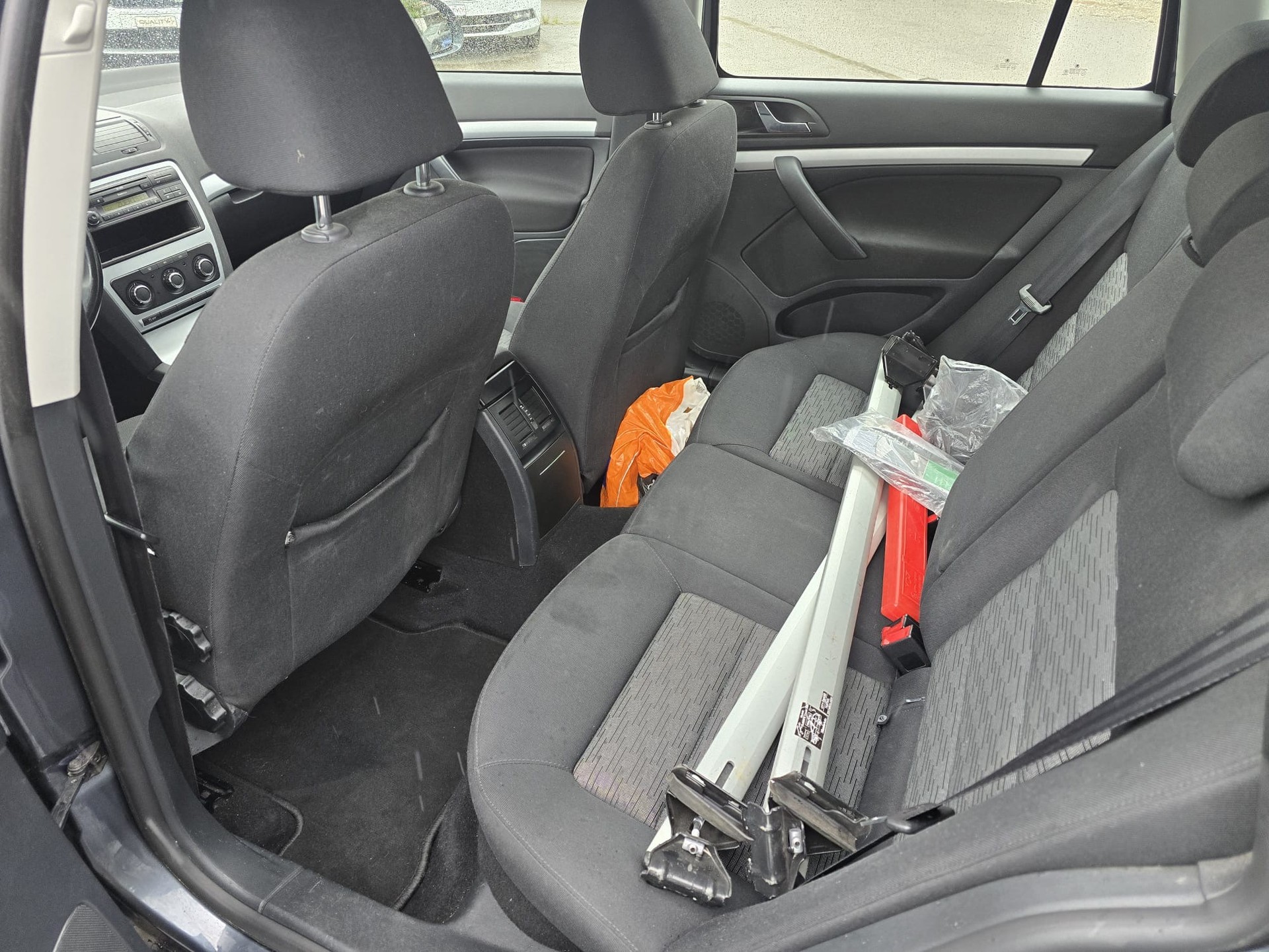 SKODA Octavia Combi 1.6 TDI Swiss Adventure 4x4-image-8