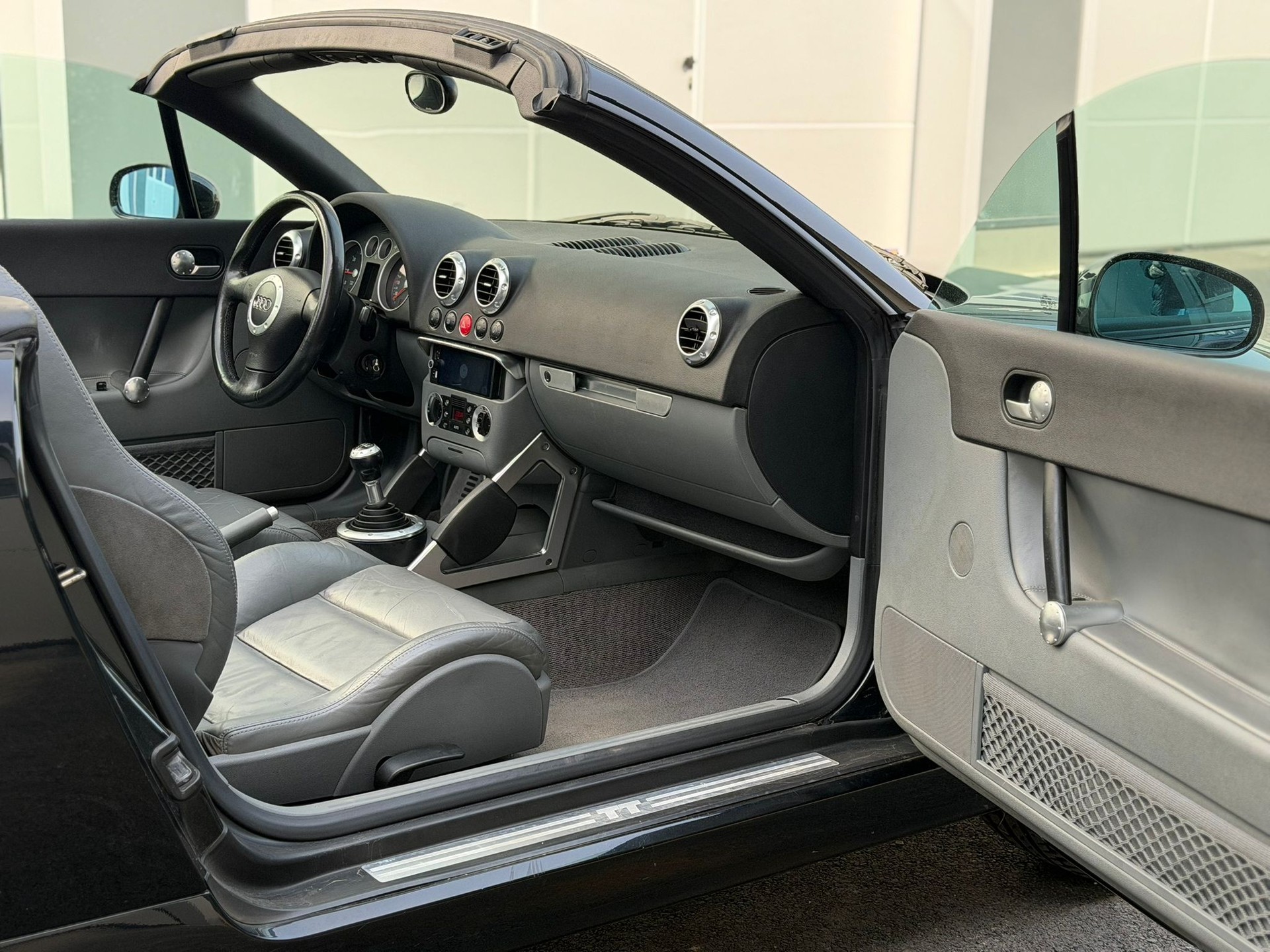 AUDI TT Roadster 1.8 T **ab MFK & Service**-image-14