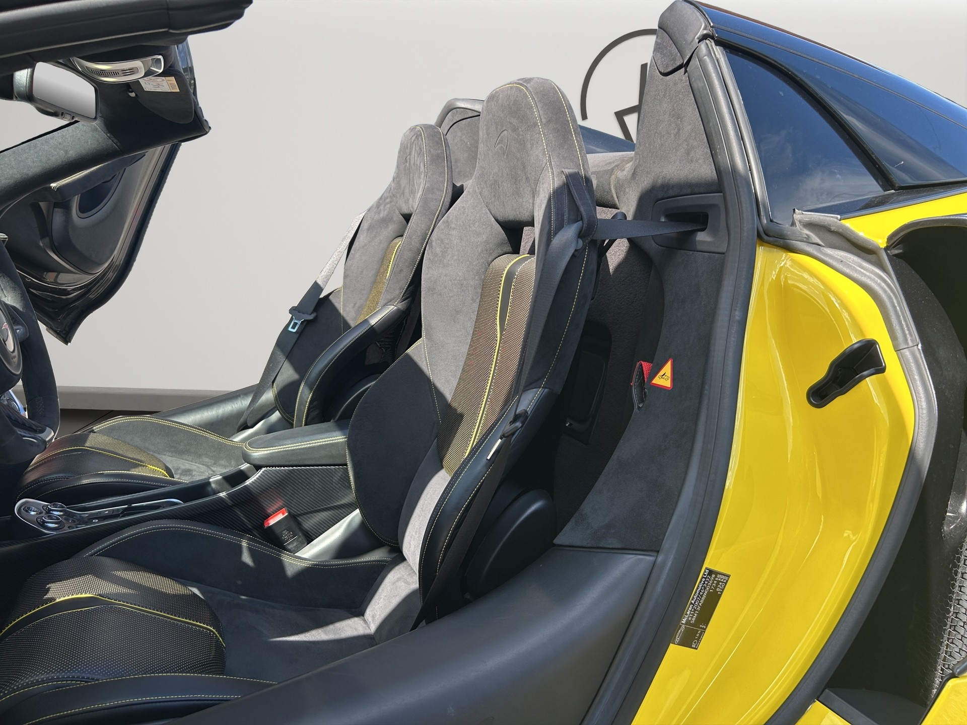 McLAREN 570S Spider 3.8 V8 SSG-image-9