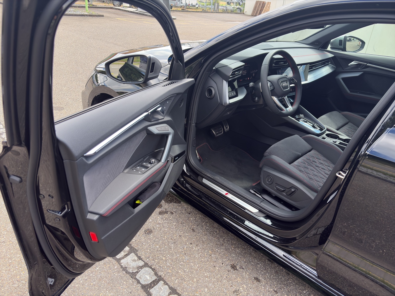 AUDI S3 Sportback 2.0 TFSI quattro S-Tronic-image-4