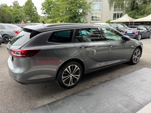 OPEL Insignia 1.6 CDTI Sports Tourer Excellence Automatic-image-3