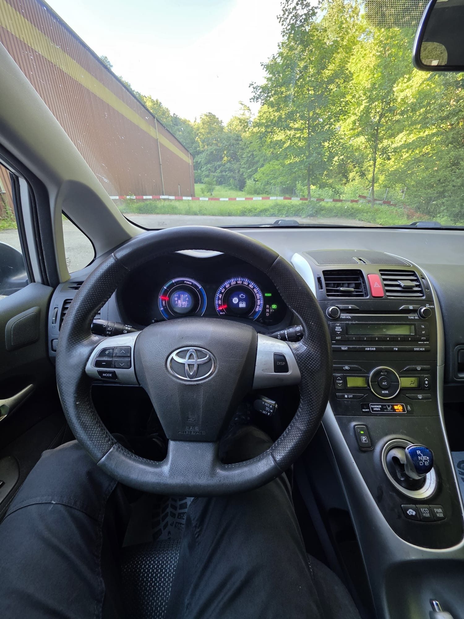TOYOTA Auris 1.8 16V HSD Linea Luna-image-4
