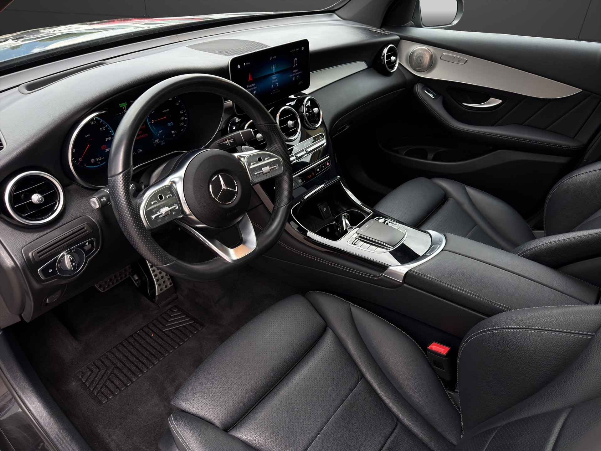 MERCEDES-BENZ GLC Coupé 300 e AMG Line 9G-Tronic-image-9