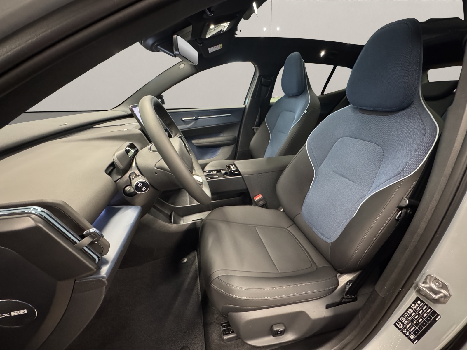 VOLVO EX30 CC P8 Ultra AWD-image-10