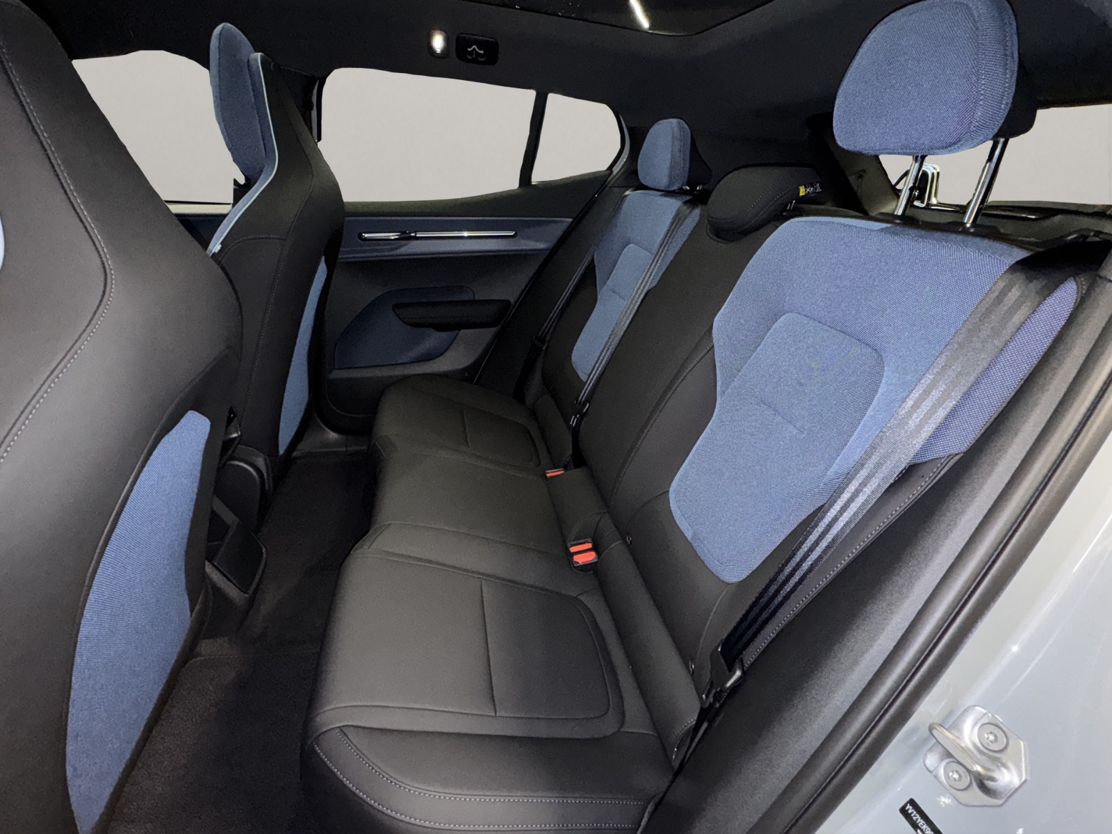 VOLVO EX30 CC P8 Ultra AWD-image-14