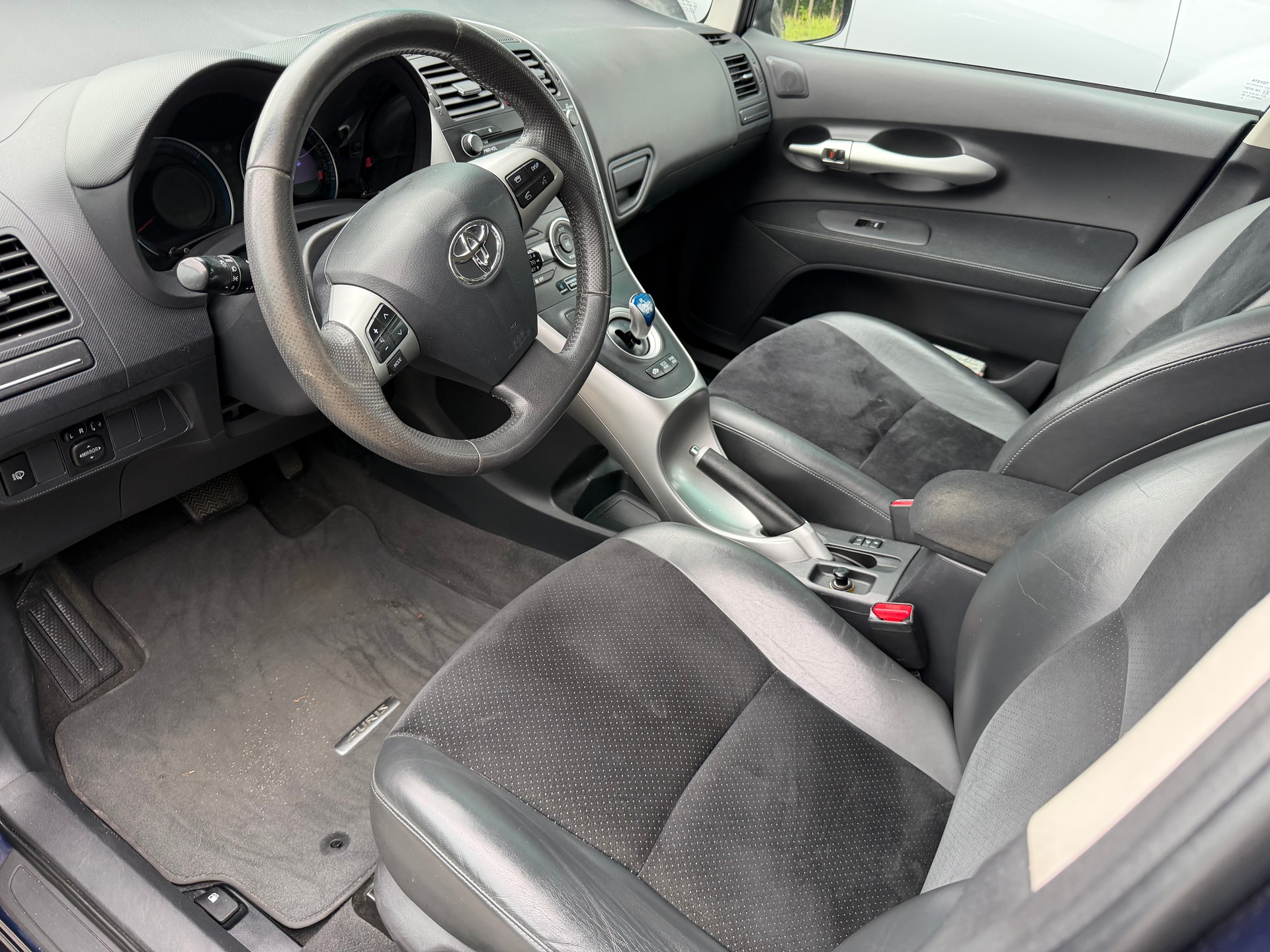 TOYOTA Auris 1.8 16V HSD Linea Sol-image-8