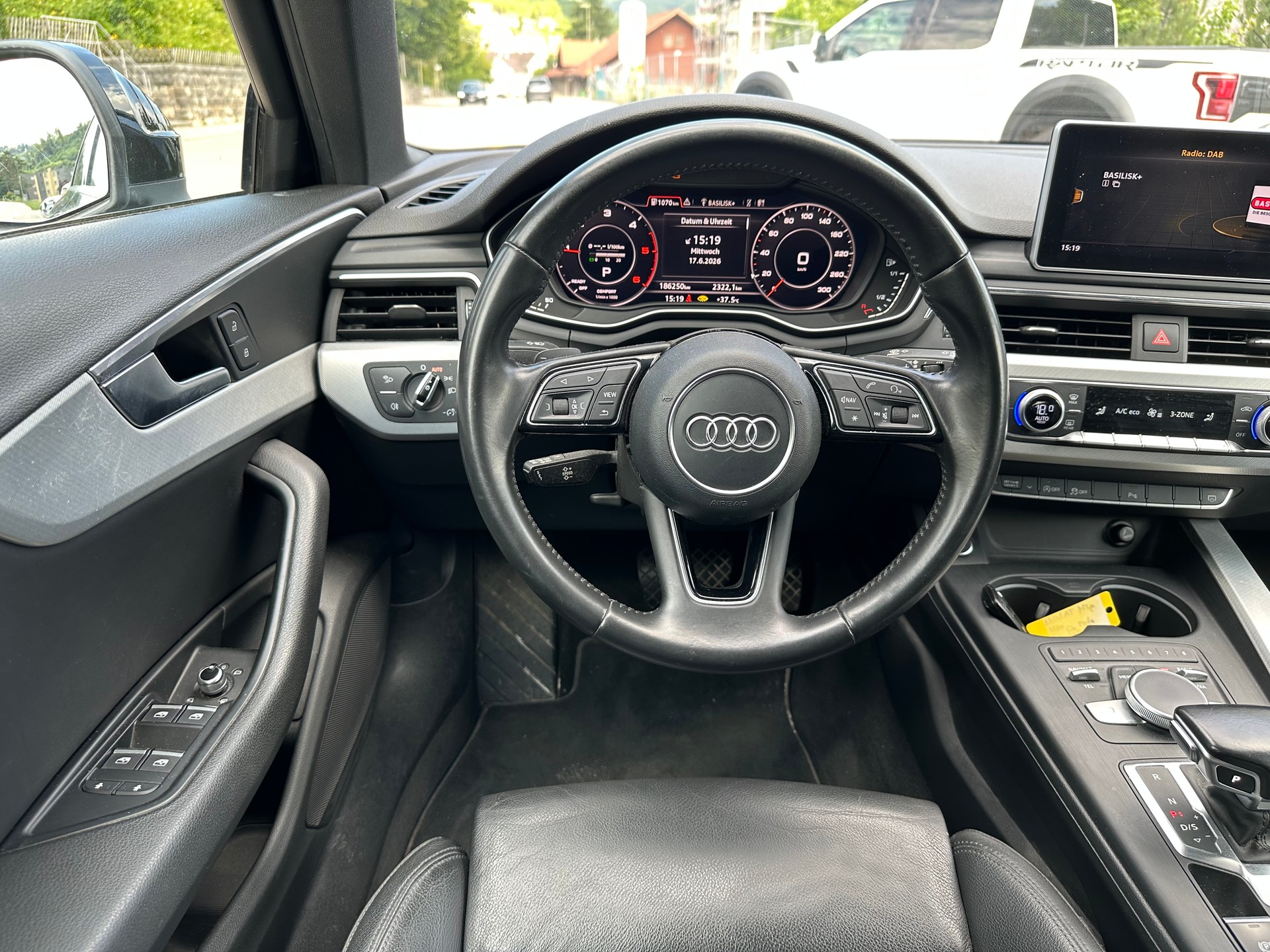 AUDI A4 Avant 2.0 TDI Sport quattro S-tronic-image-12