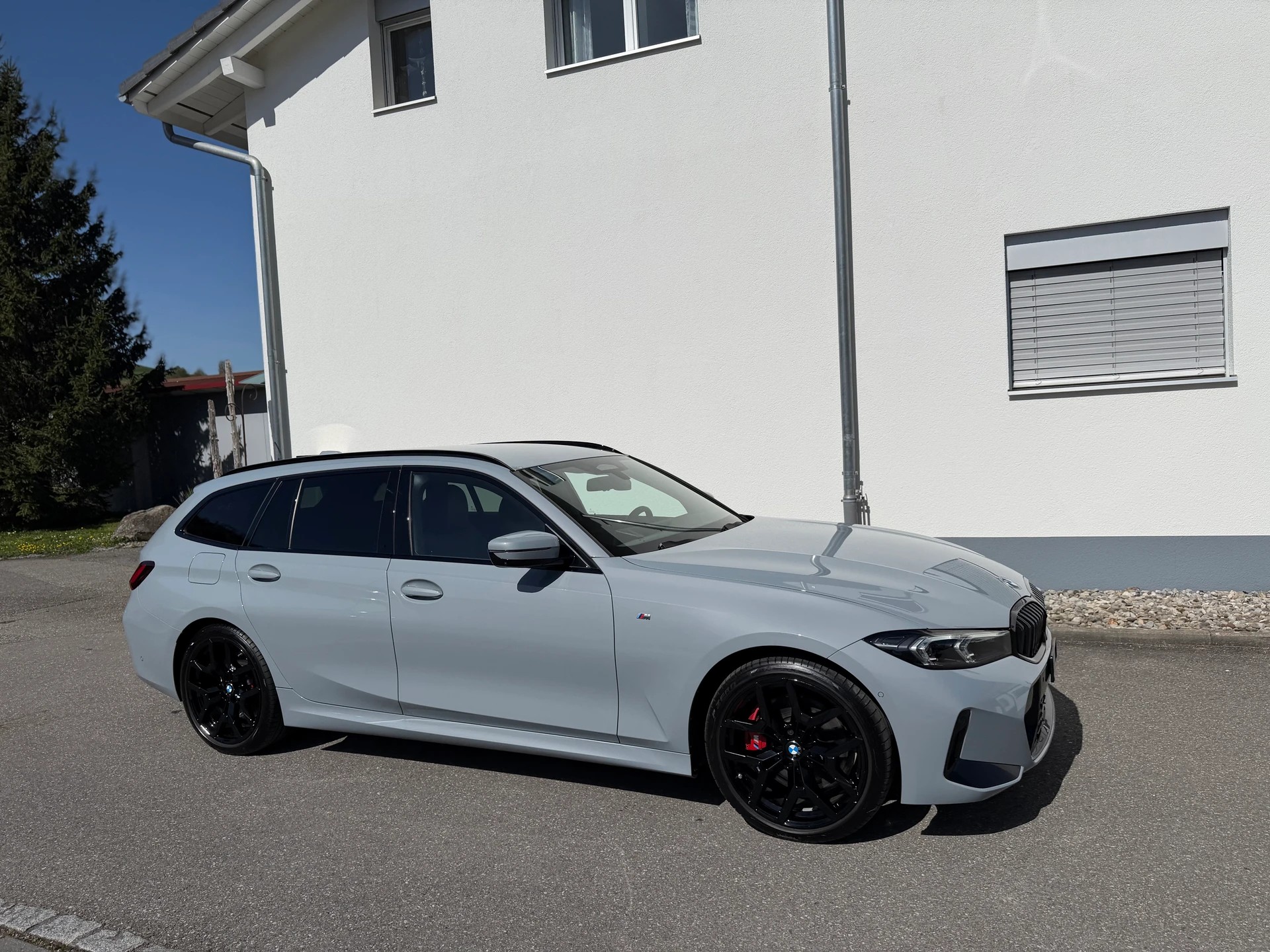 BMW 320d xDrive 48V Touring Steptronic M Sport-image-3