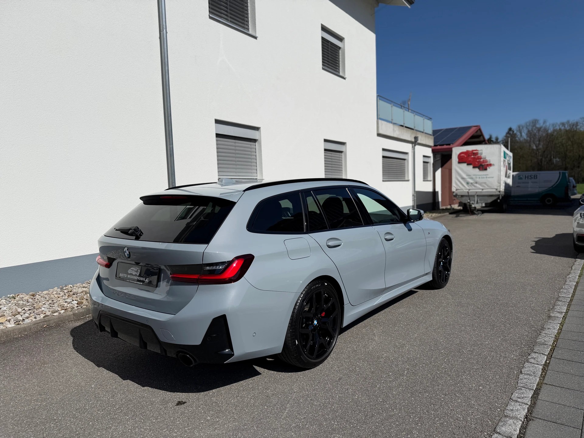 BMW 320d xDrive 48V Touring Steptronic M Sport-image-6