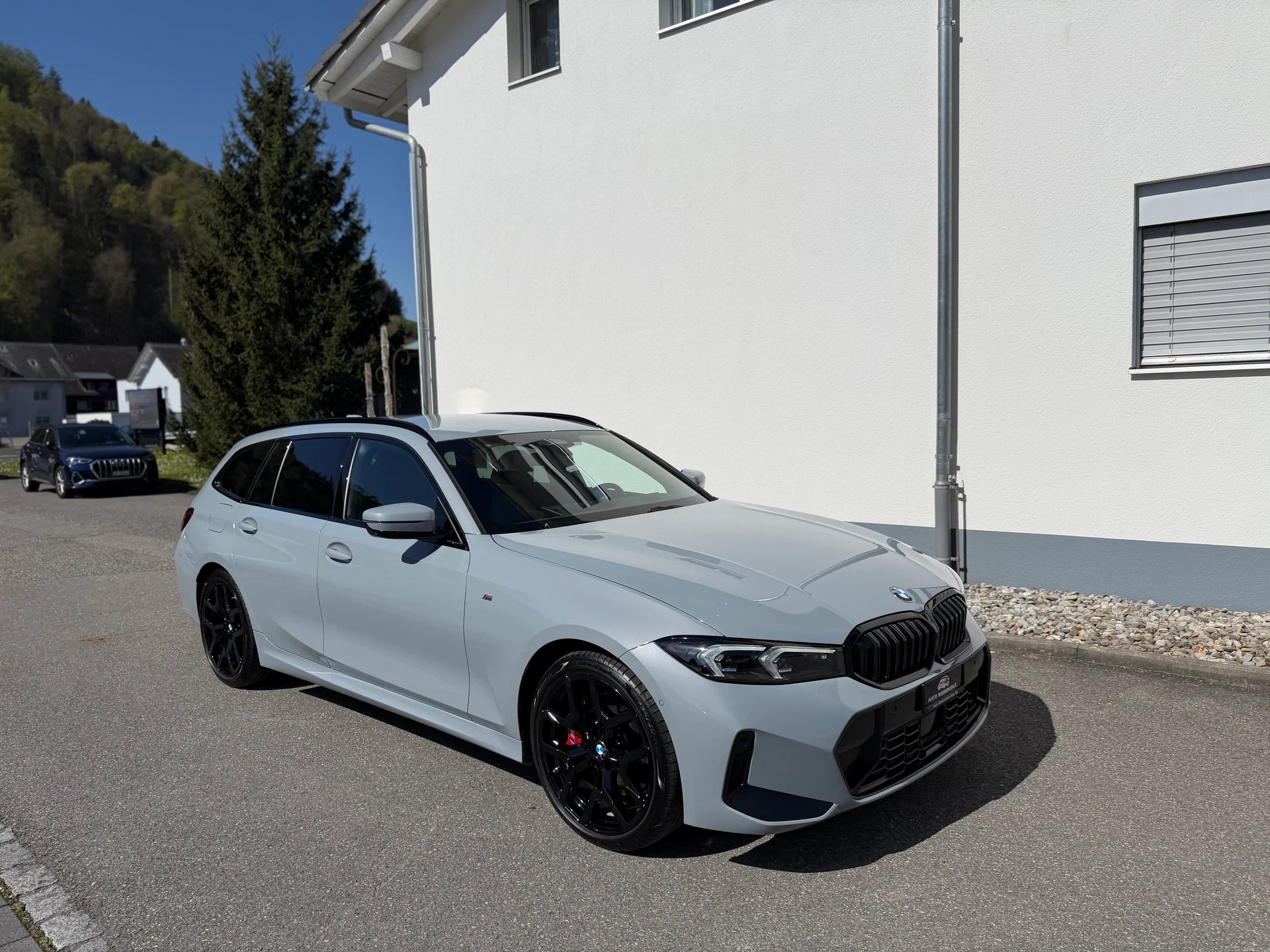 BMW 320d xDrive 48V Touring Steptronic M Sport-image-2
