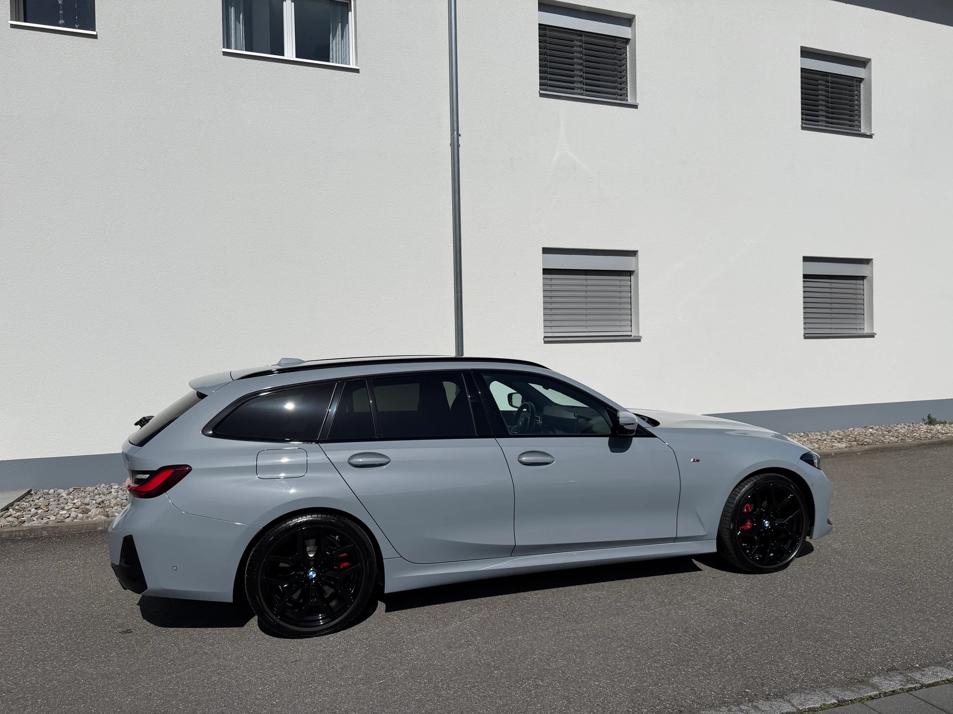 BMW 320d xDrive 48V Touring Steptronic M Sport-image-4