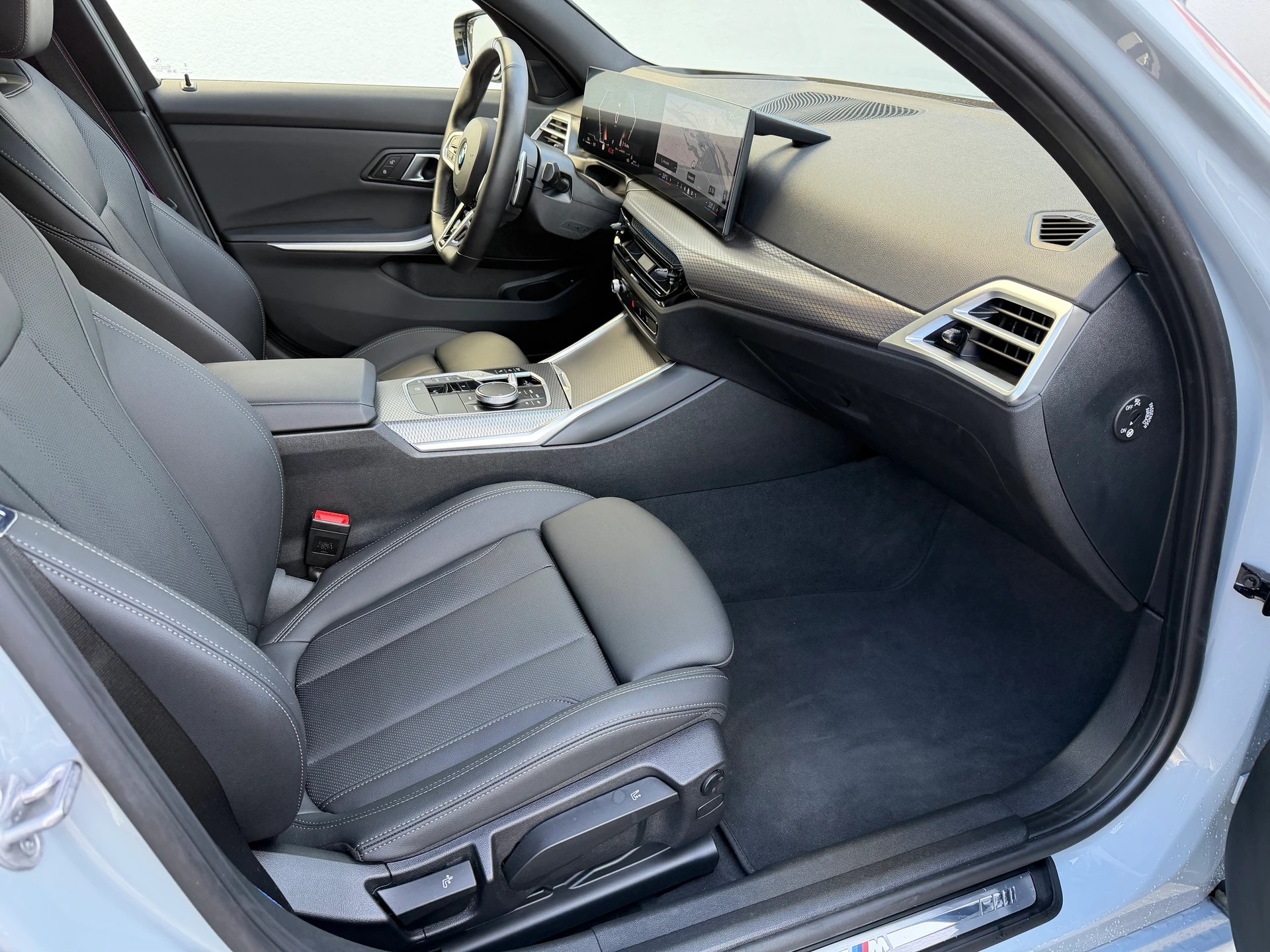 BMW 320d xDrive 48V Touring Steptronic M Sport-image-15