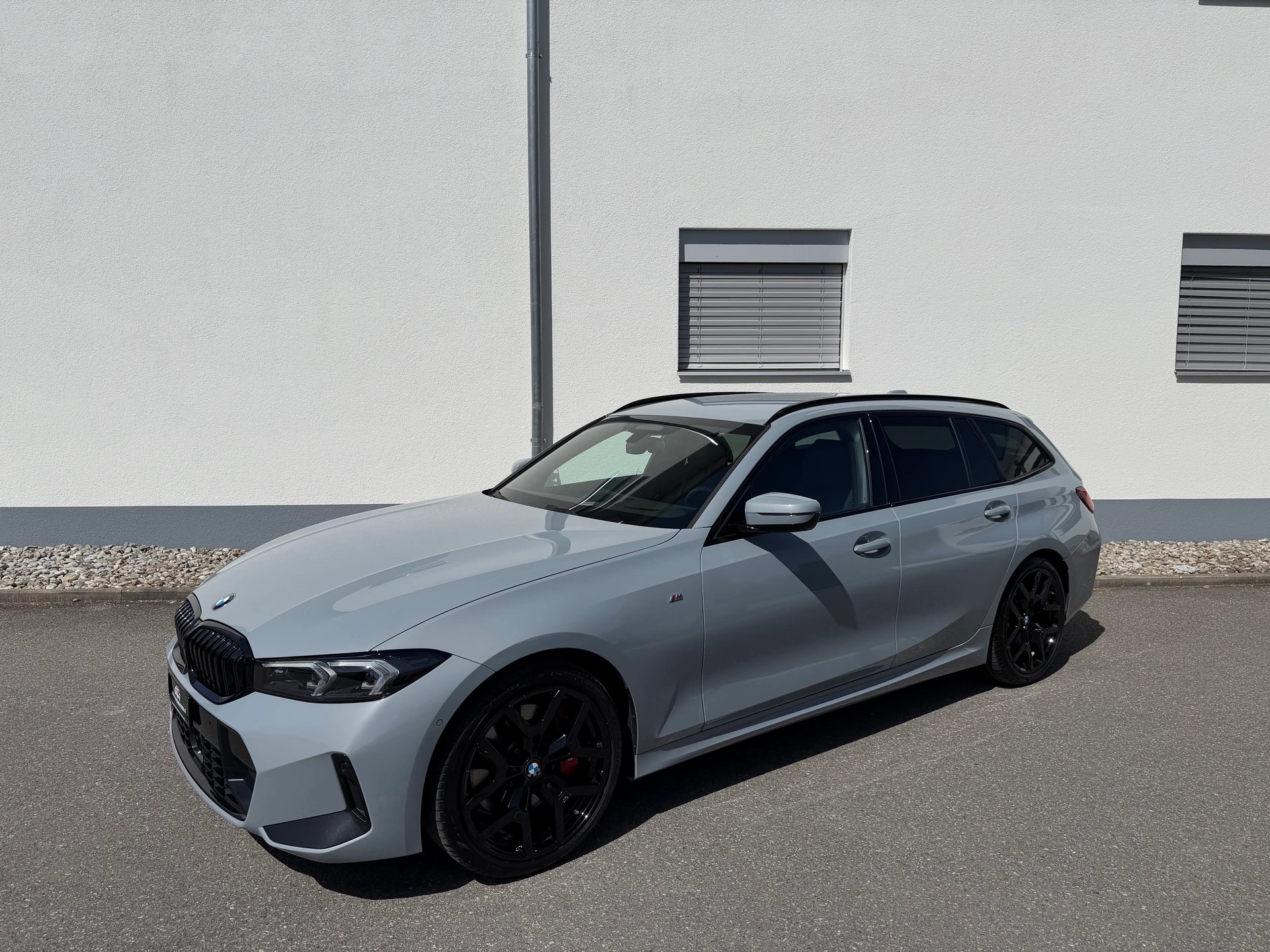 BMW 320d xDrive 48V Touring Steptronic M Sport-image-10