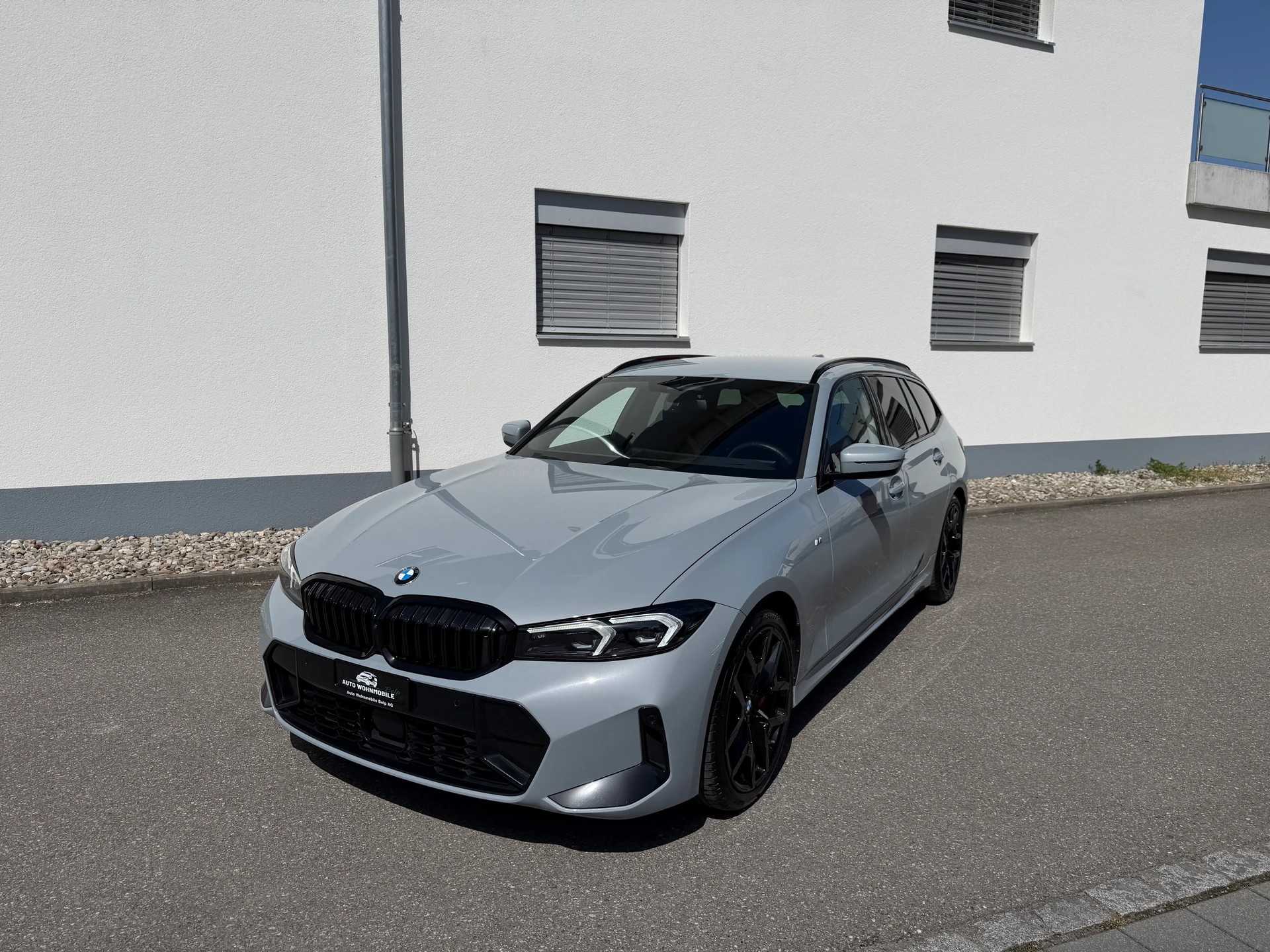 BMW 320d xDrive 48V Touring Steptronic M Sport-image-9