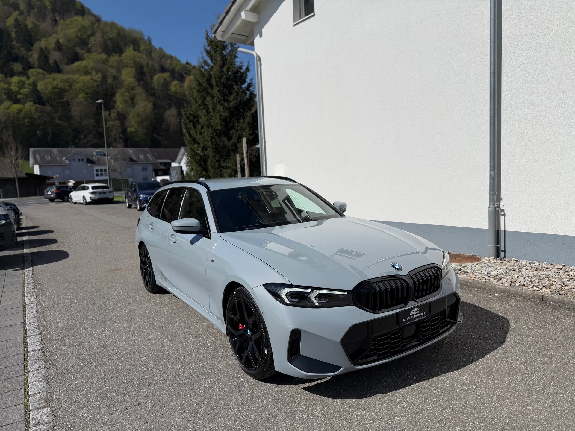BMW 320d xDrive 48V Touring Steptronic M Sport-image-1