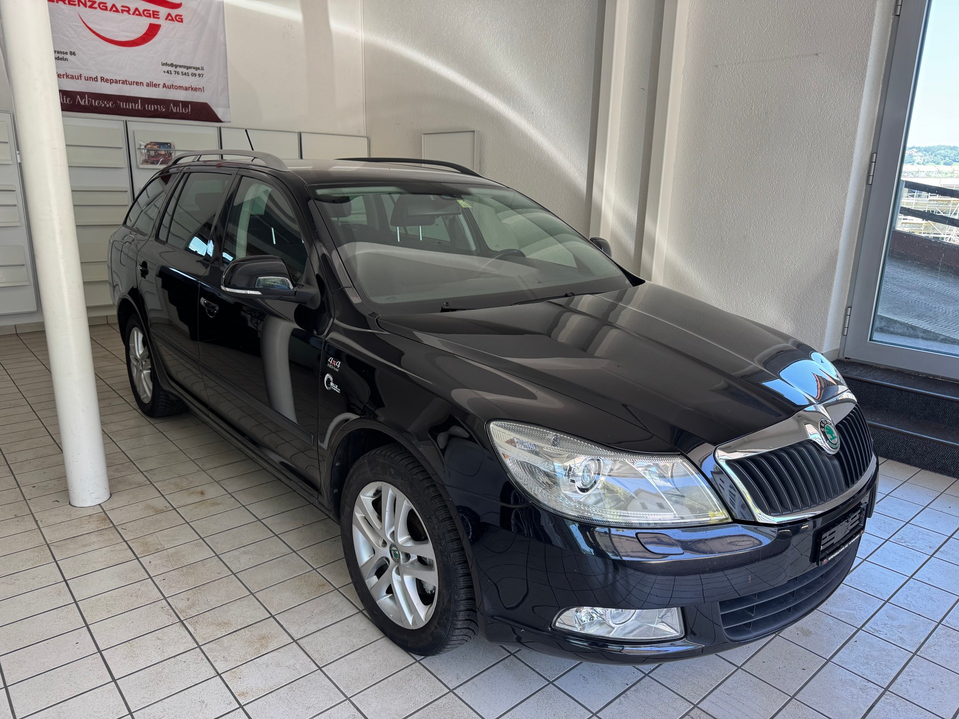 SKODA Octavia Combi 1.8 TSI AllDrive 4x4-image-1