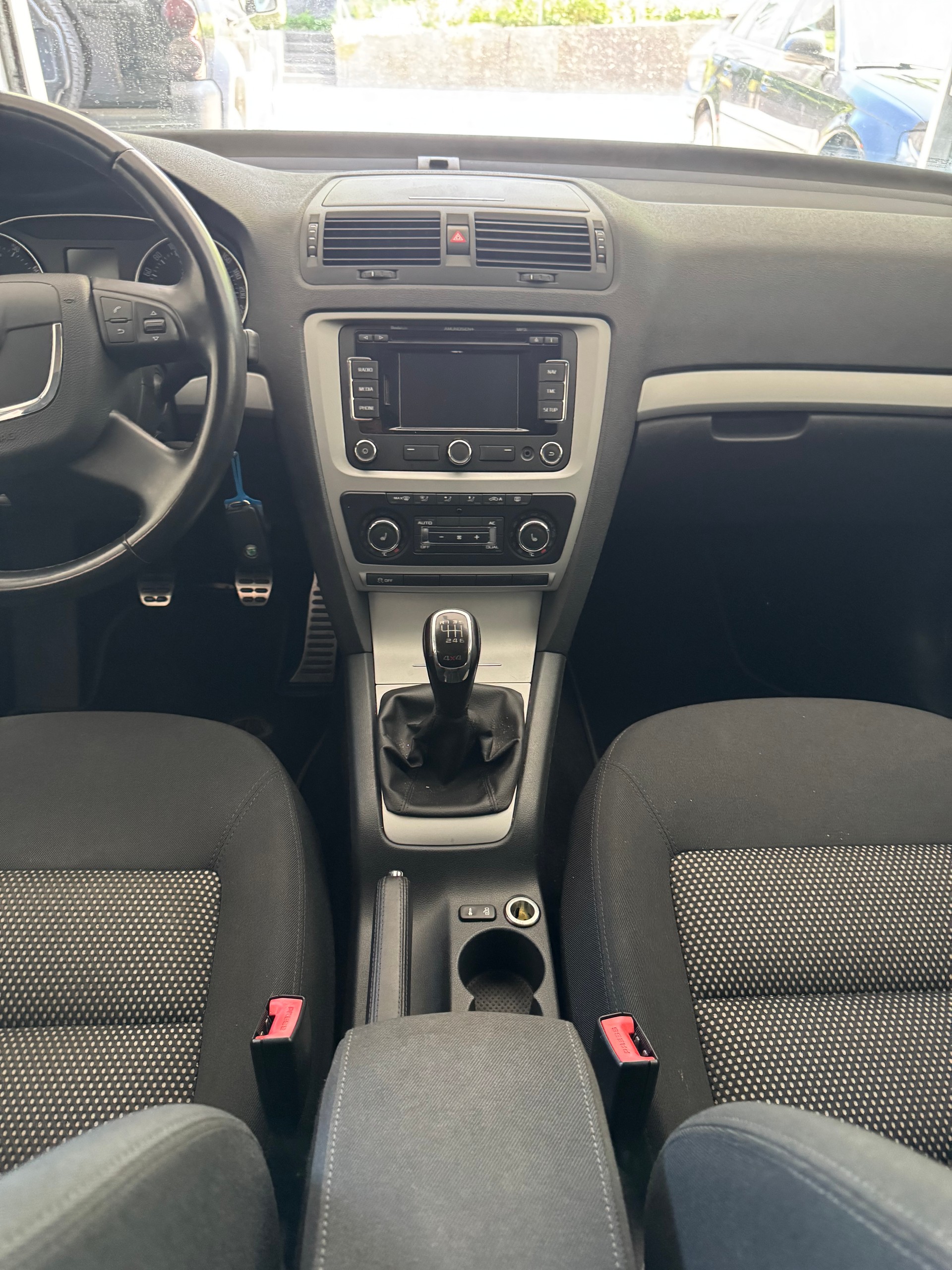 SKODA Octavia Combi 1.8 TSI AllDrive 4x4-image-9