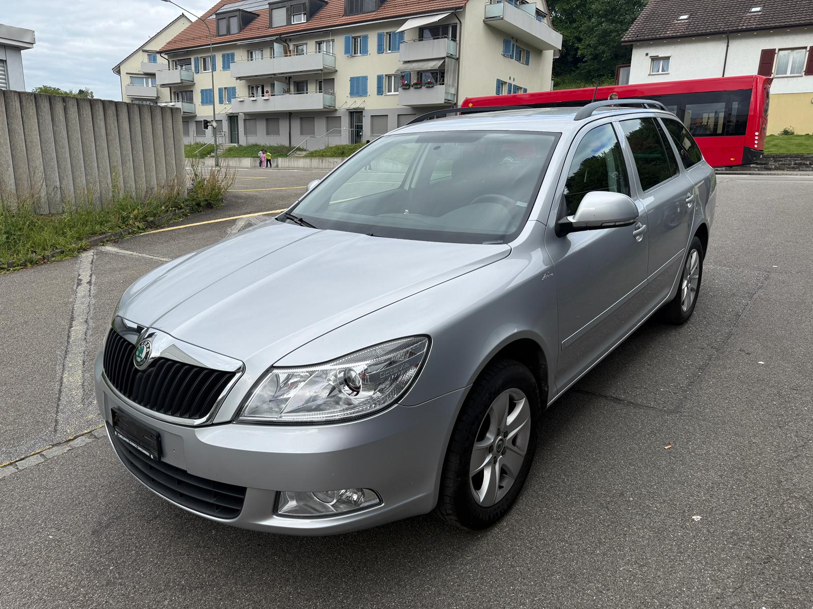 SKODA Octavia Combi 2.0 TDI Arosa 4x4-image-2