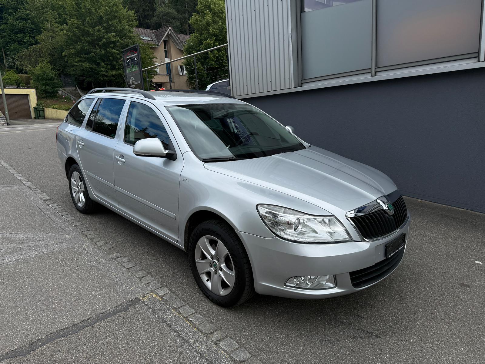 SKODA Octavia Combi 2.0 TDI Arosa 4x4-image-0
