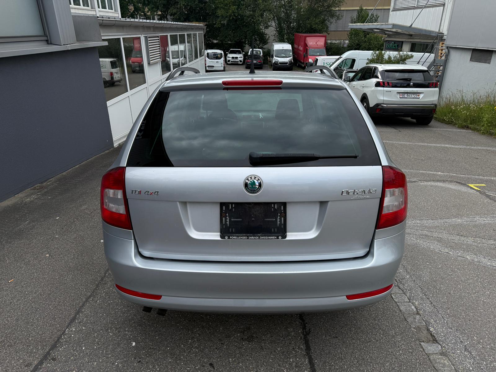 SKODA Octavia Combi 2.0 TDI Arosa 4x4-image-5