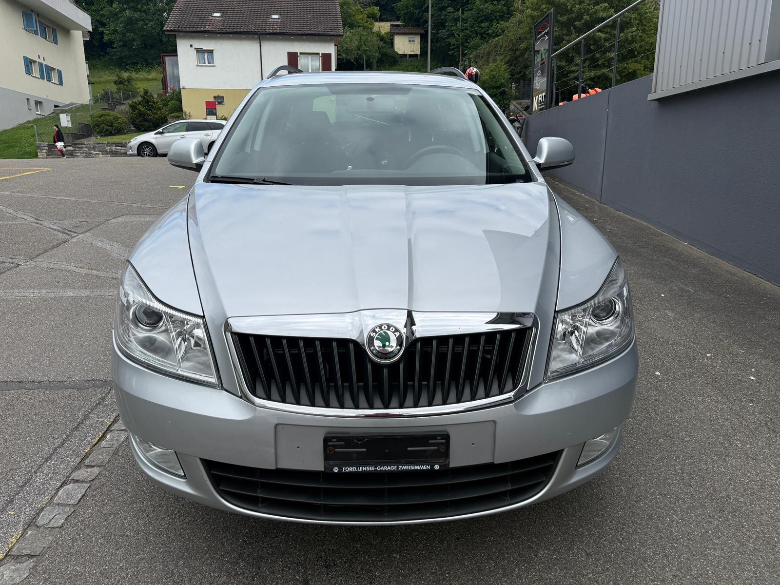 SKODA Octavia Combi 2.0 TDI Arosa 4x4-image-1