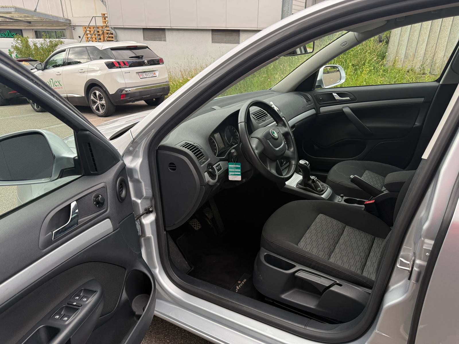 SKODA Octavia Combi 2.0 TDI Arosa 4x4-image-7