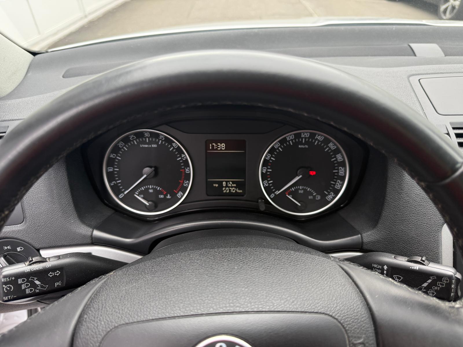 SKODA Octavia Combi 2.0 TDI Arosa 4x4-image-10