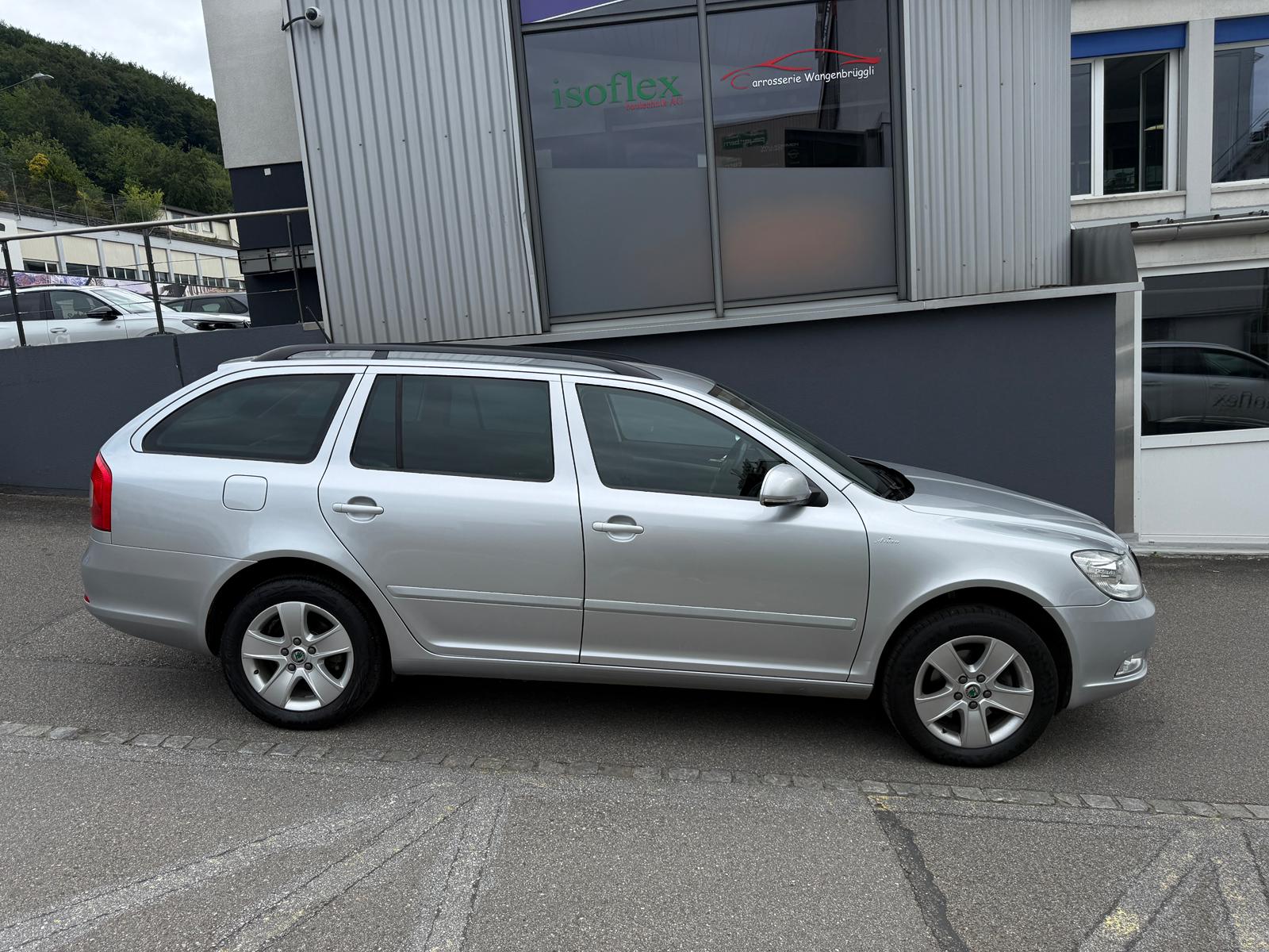 SKODA Octavia Combi 2.0 TDI Arosa 4x4-image-3