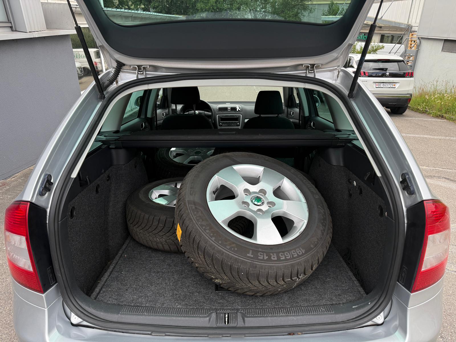 SKODA Octavia Combi 2.0 TDI Arosa 4x4-image-11
