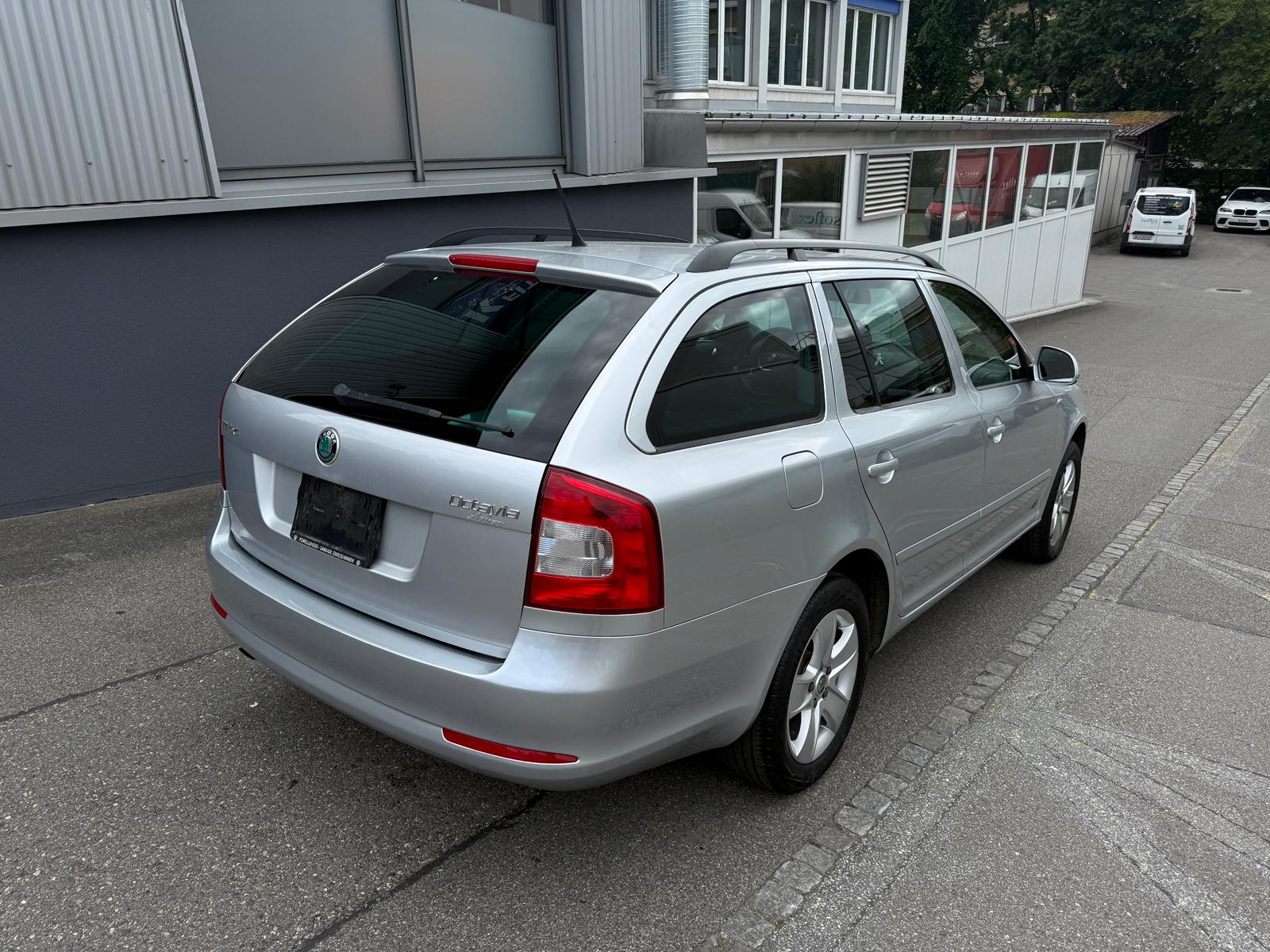SKODA Octavia Combi 2.0 TDI Arosa 4x4-image-4