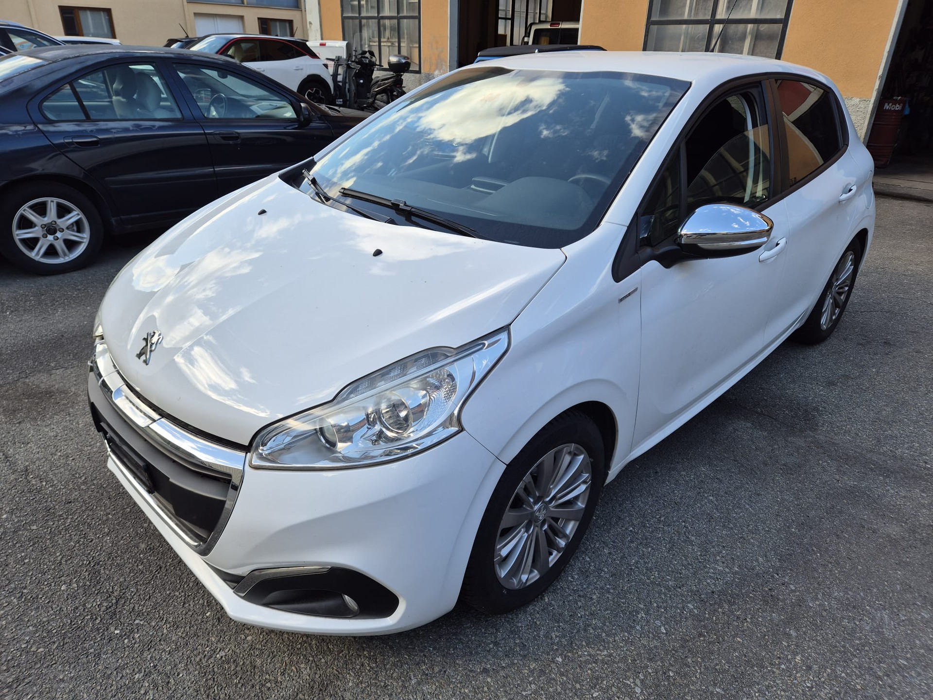 PEUGEOT 208 1.2 PureTech Active-image-1