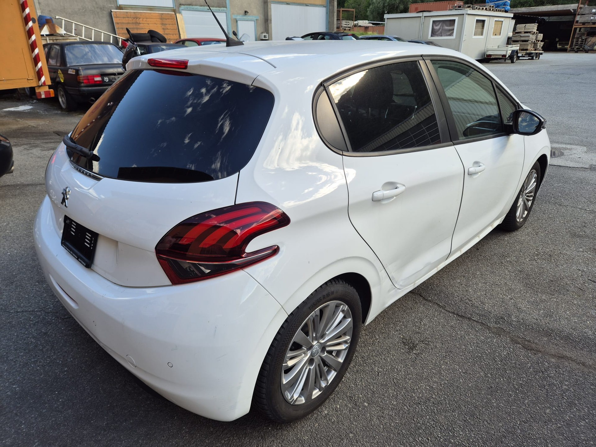 PEUGEOT 208 1.2 PureTech Active-image-4