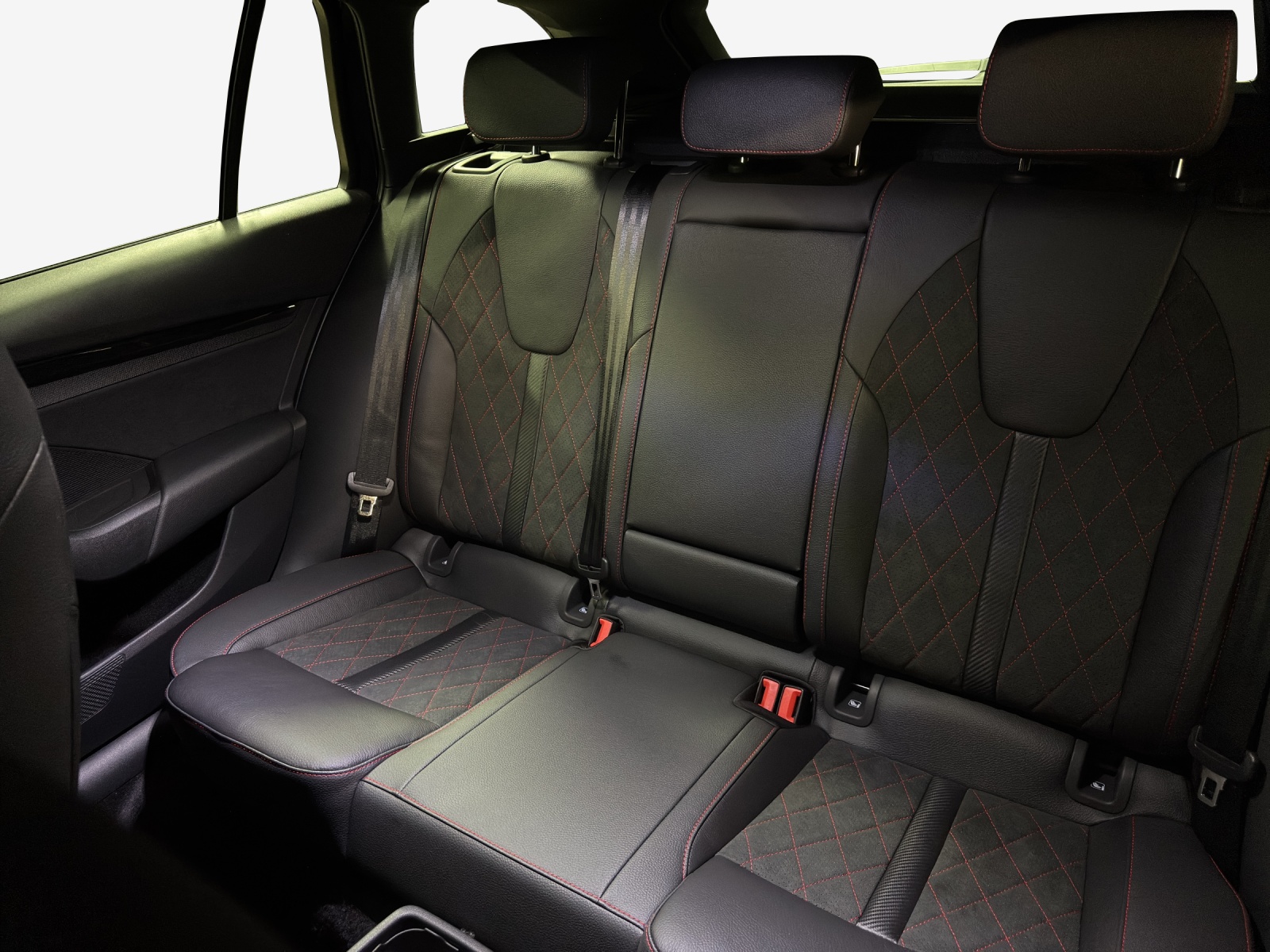 SKODA Octavia RS 30 Years Edition-image-11