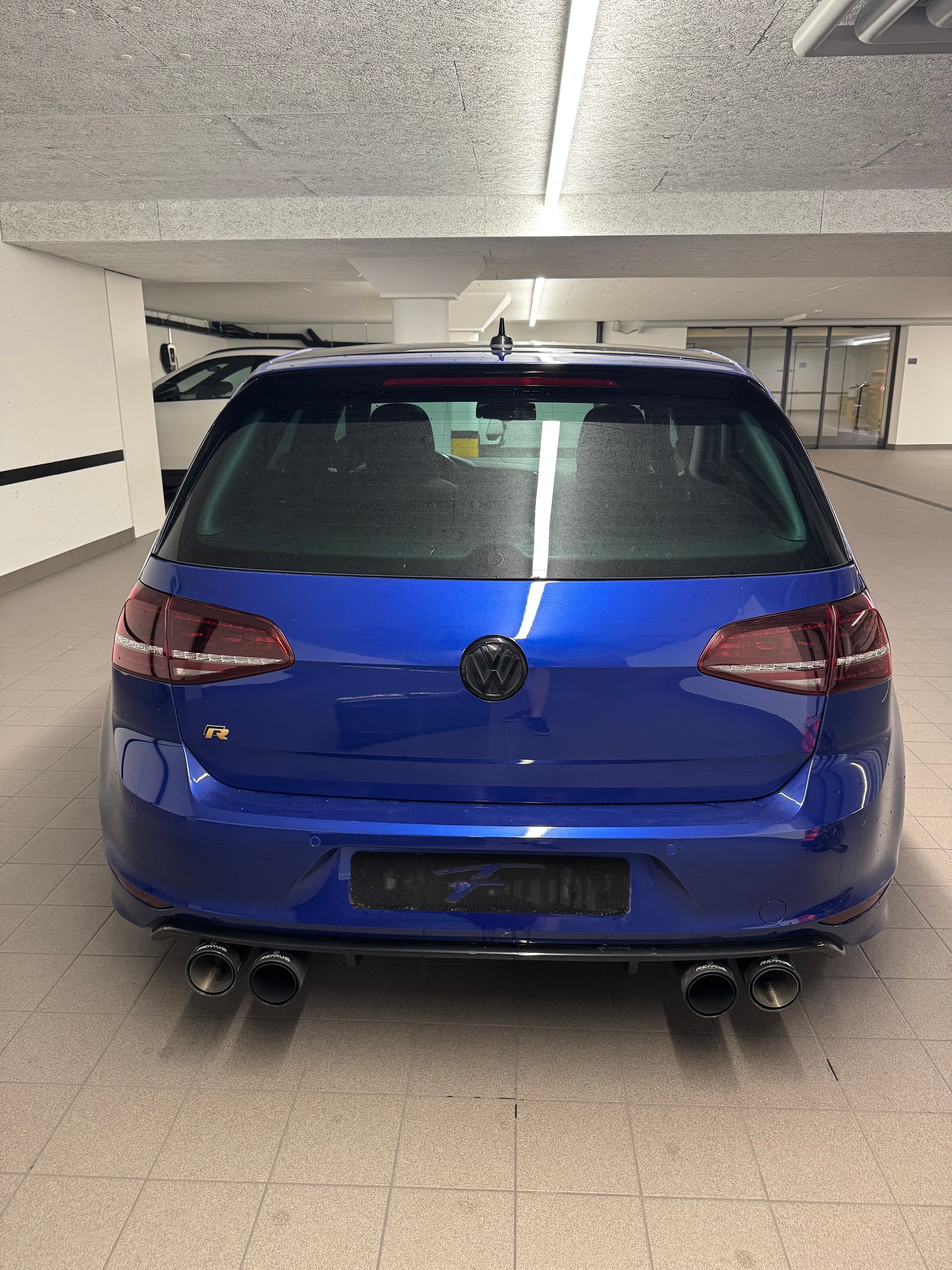 VW 2.0 TSI R DSG 4motion-image-2