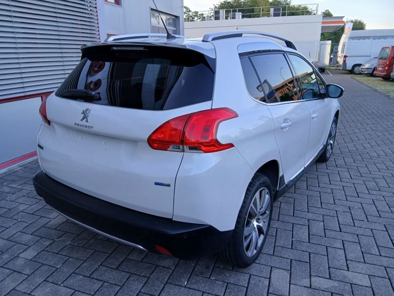 PEUGEOT 2008 1.2 PureTech Allure EAT6-image-1