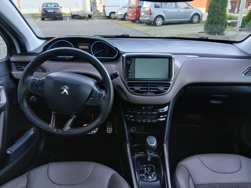 PEUGEOT 2008 1.2 PureTech Allure EAT6-image-7