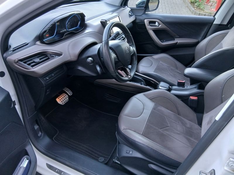 PEUGEOT 2008 1.2 PureTech Allure EAT6-image-5